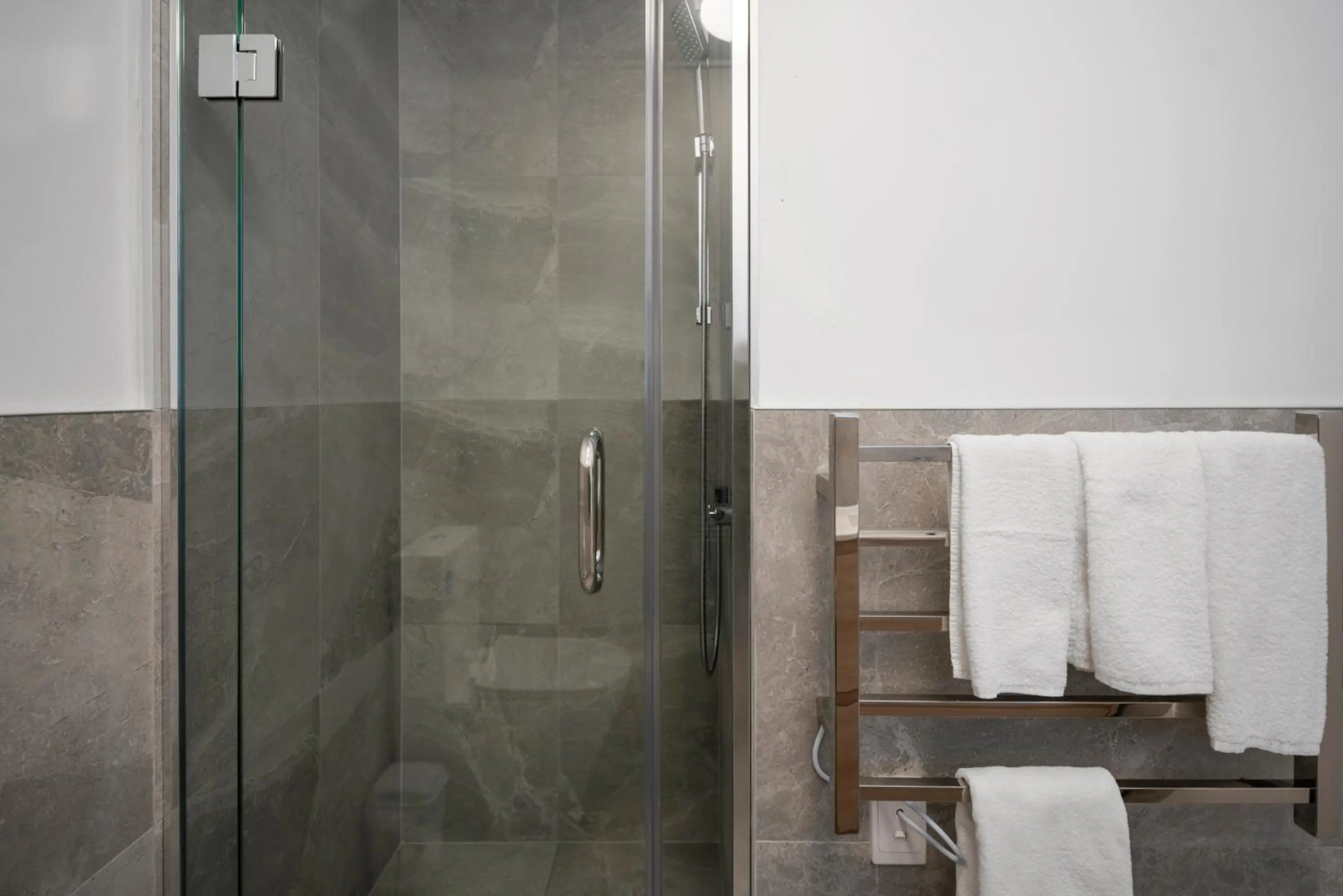 Shower in Auckland Airport Easy Hotel