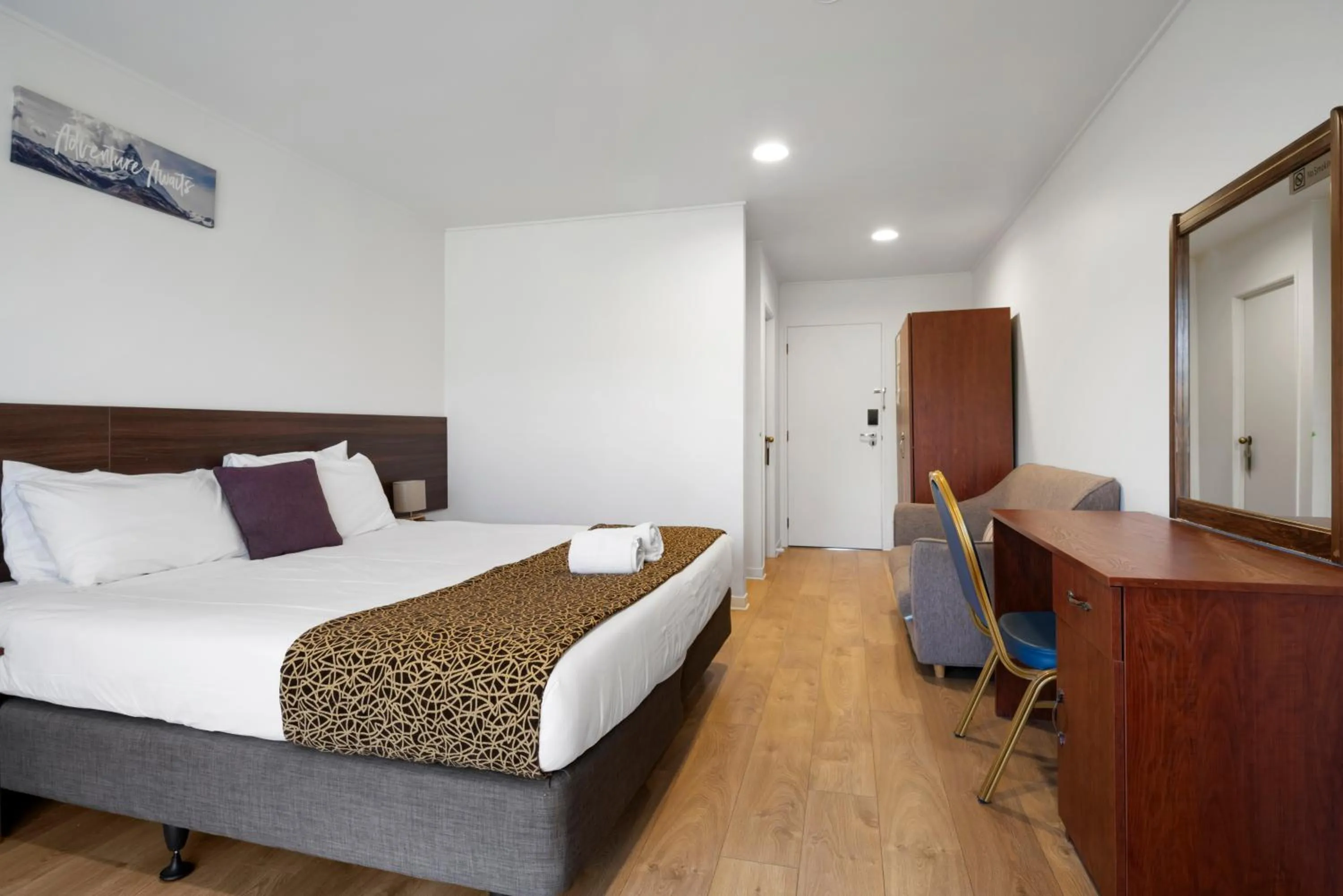 Bedroom, Bed in Auckland Airport Easy Hotel