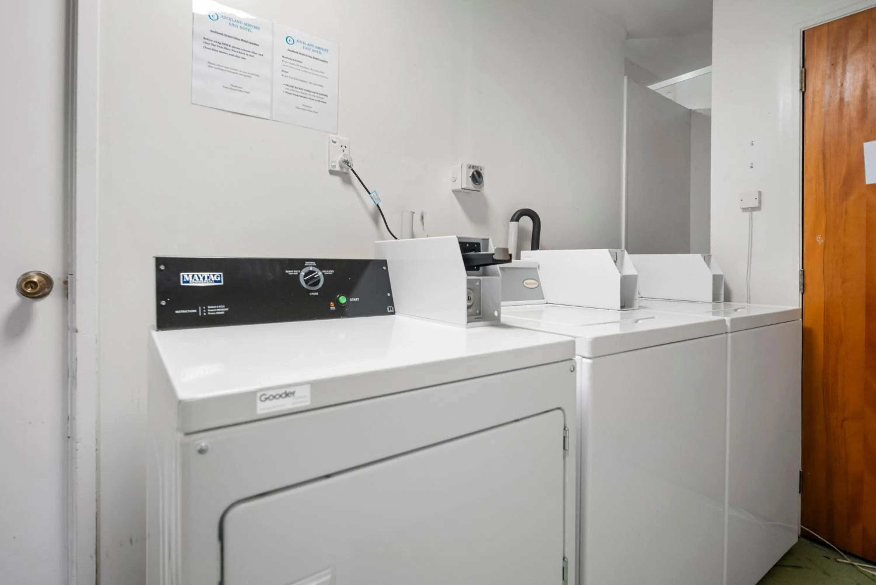 laundry in Auckland Airport Easy Hotel