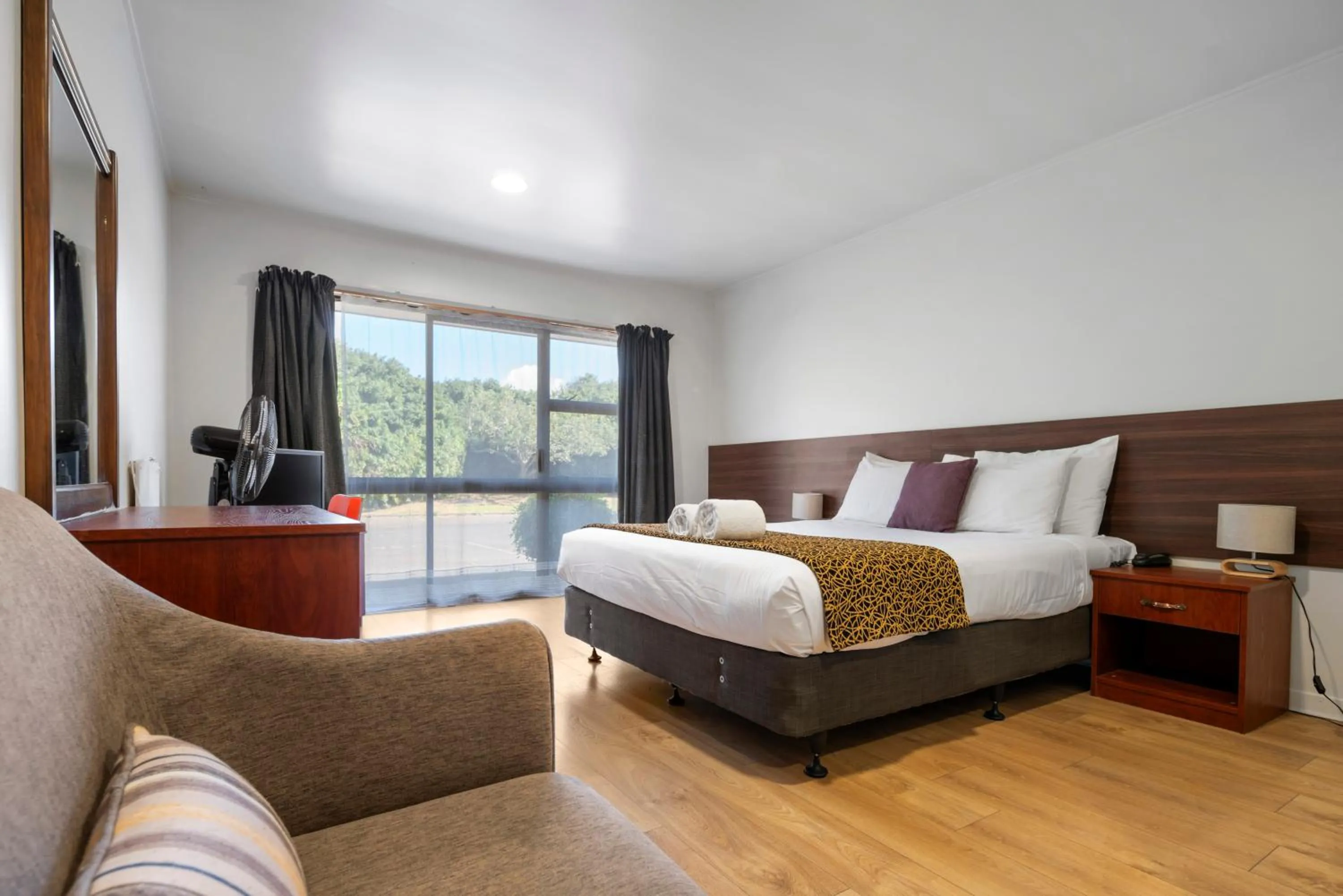 Bedroom, Bed in Auckland Airport Easy Hotel