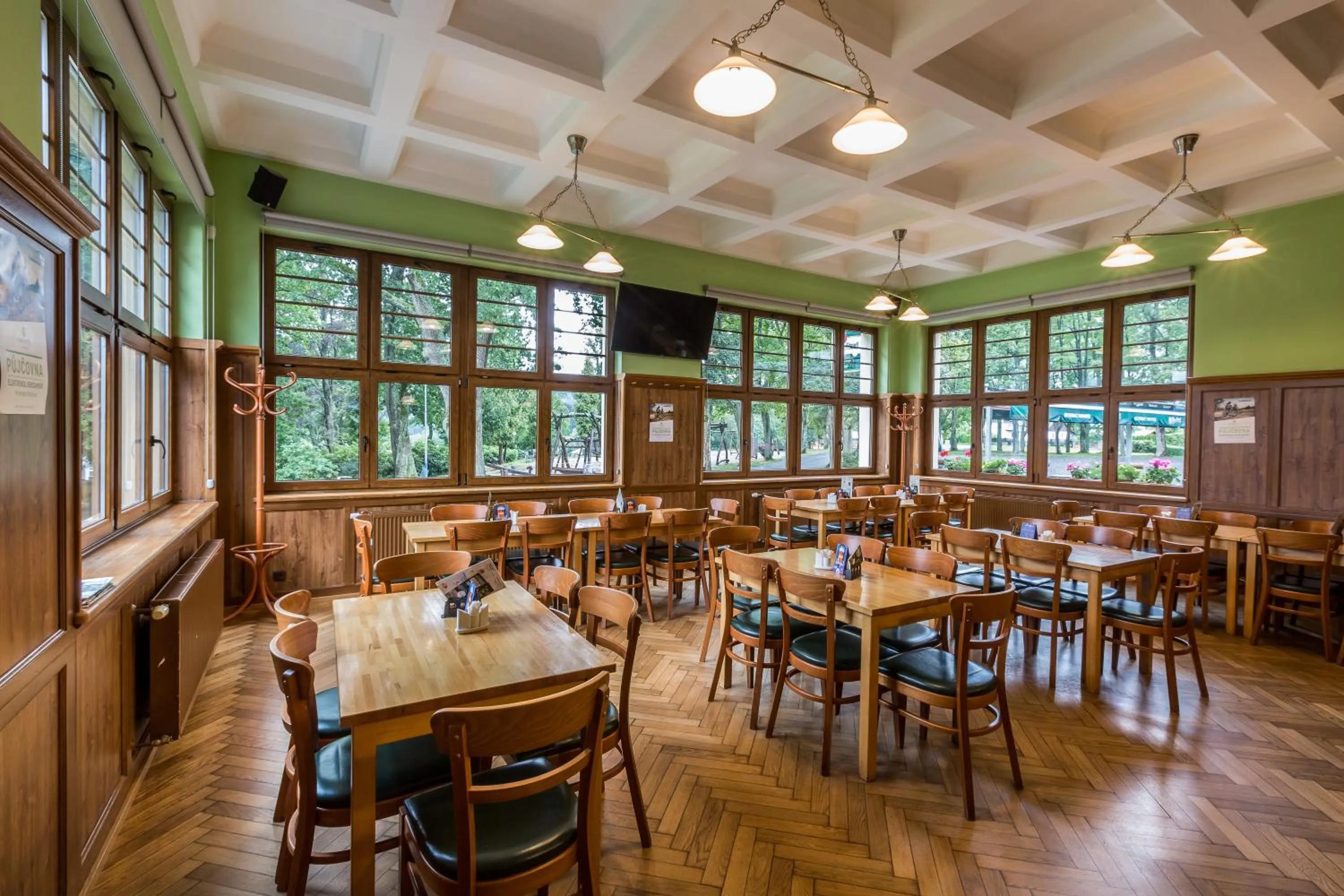 Restaurant/places to eat in Parkhotel Smržovka