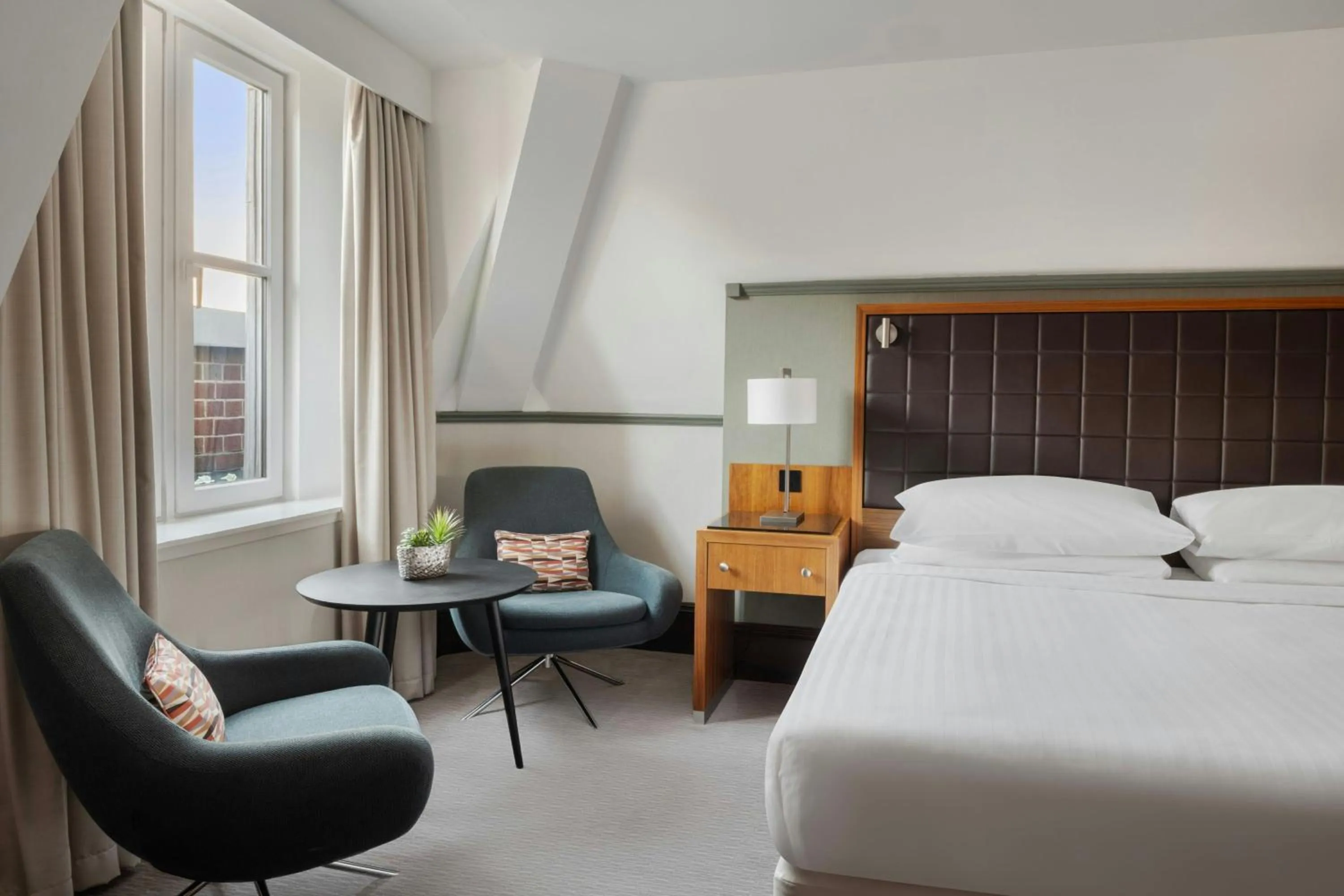 Photo of the whole room, Bed in Leeds Marriott Hotel