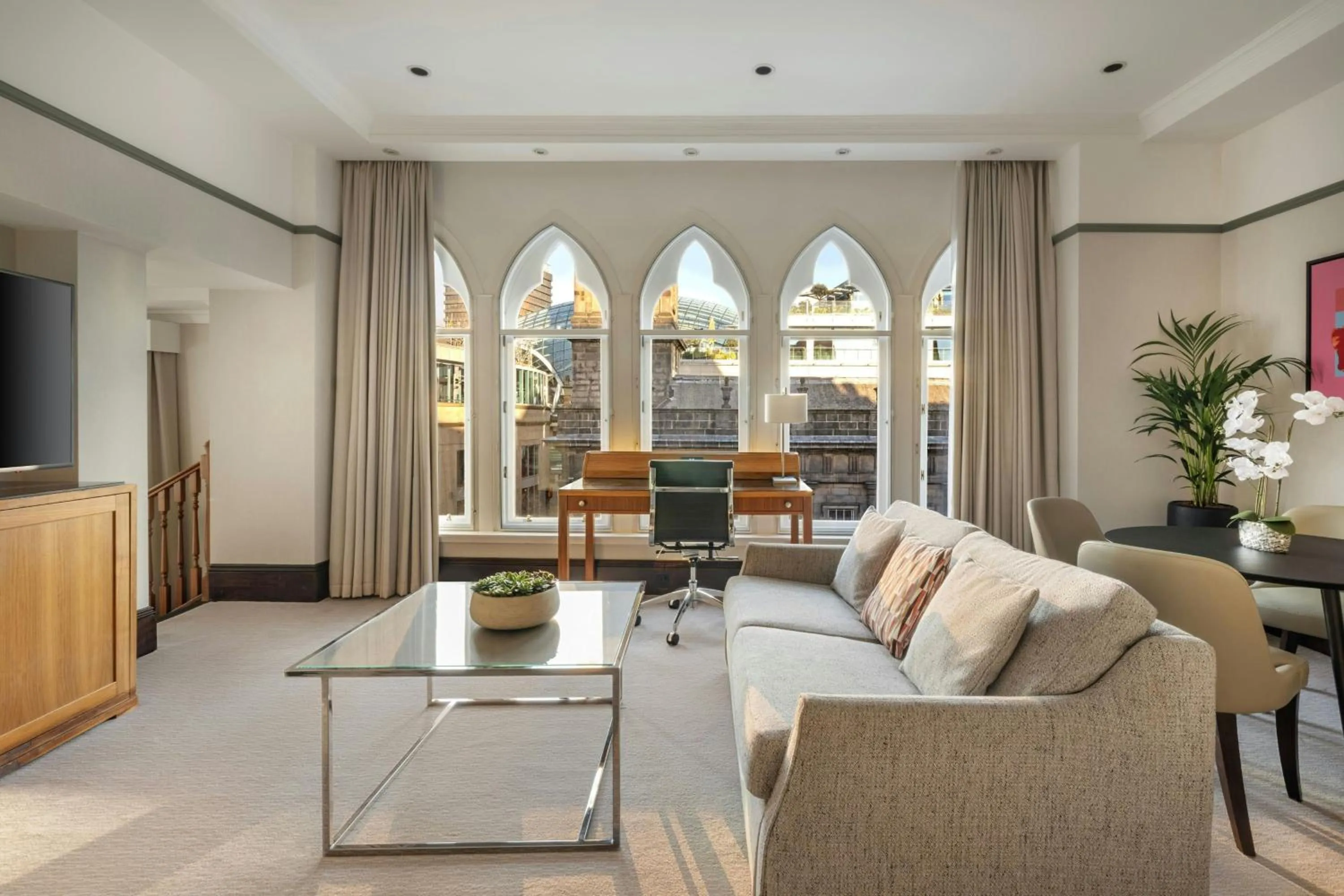 Photo of the whole room in Leeds Marriott Hotel