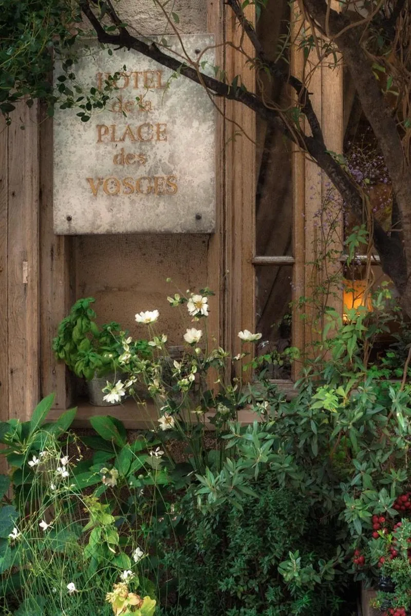 Facade/entrance in Boutique Hotel de la Place des Vosges