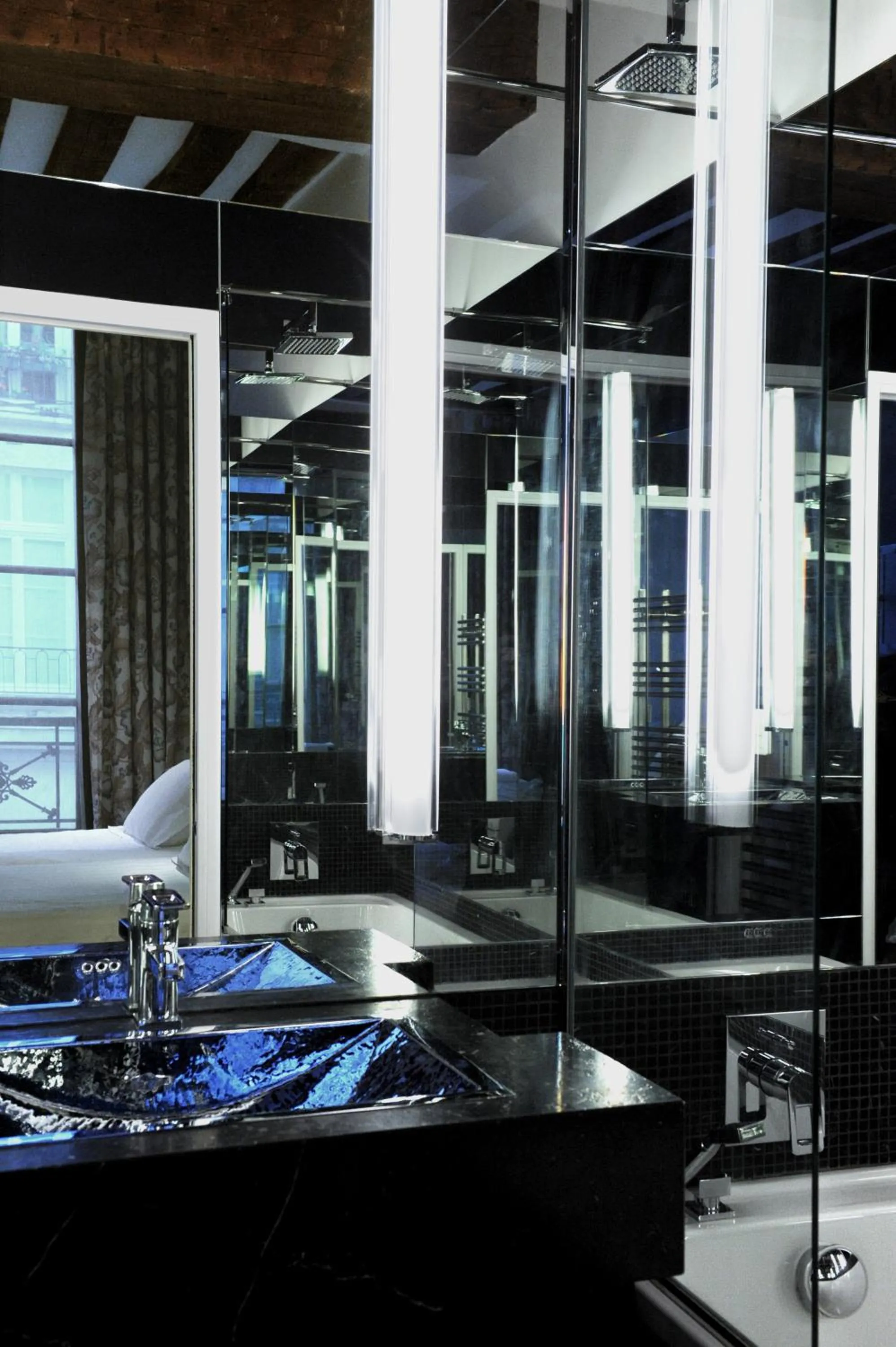 Bathroom in Boutique Hotel de la Place des Vosges