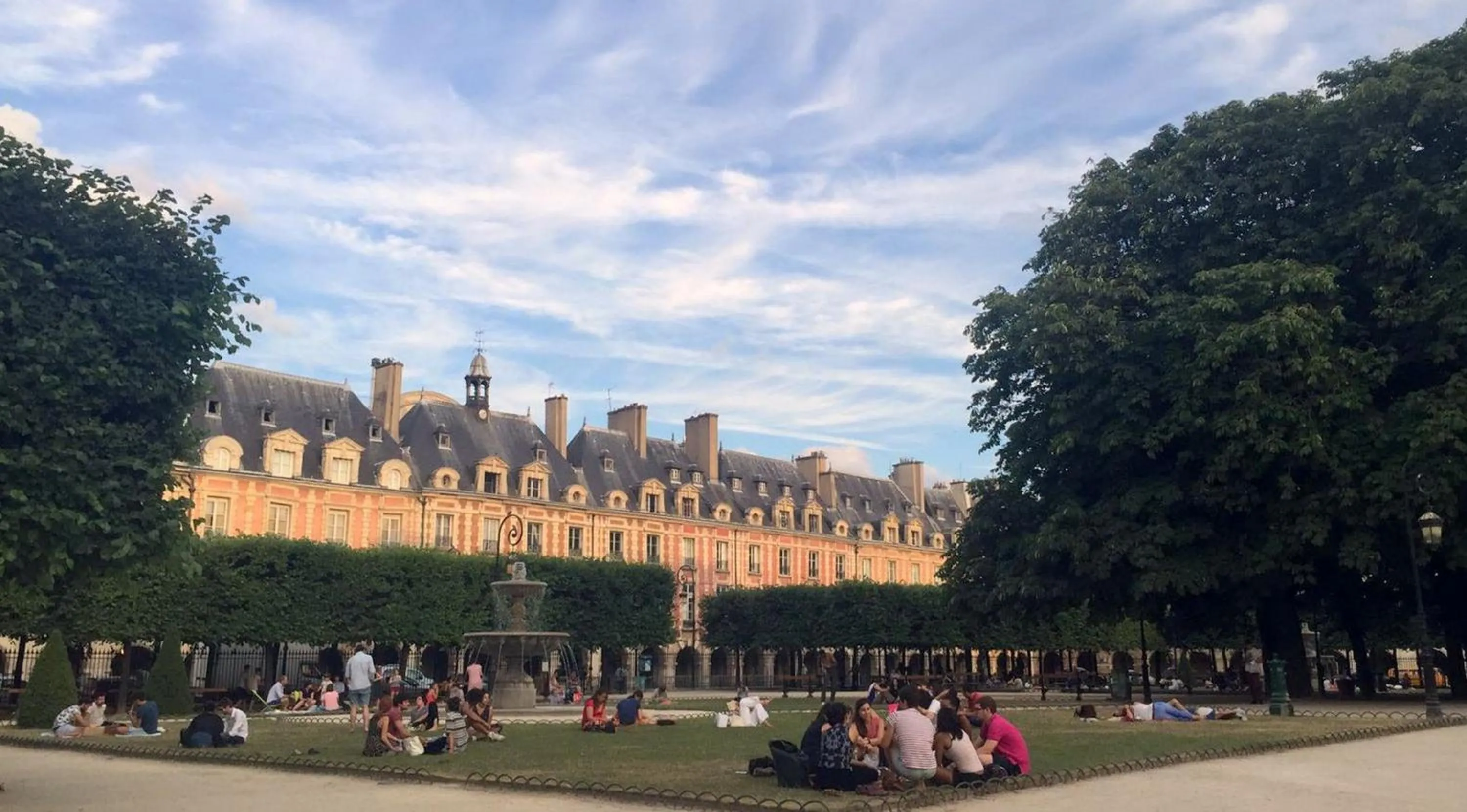 Neighbourhood in Boutique Hotel de la Place des Vosges