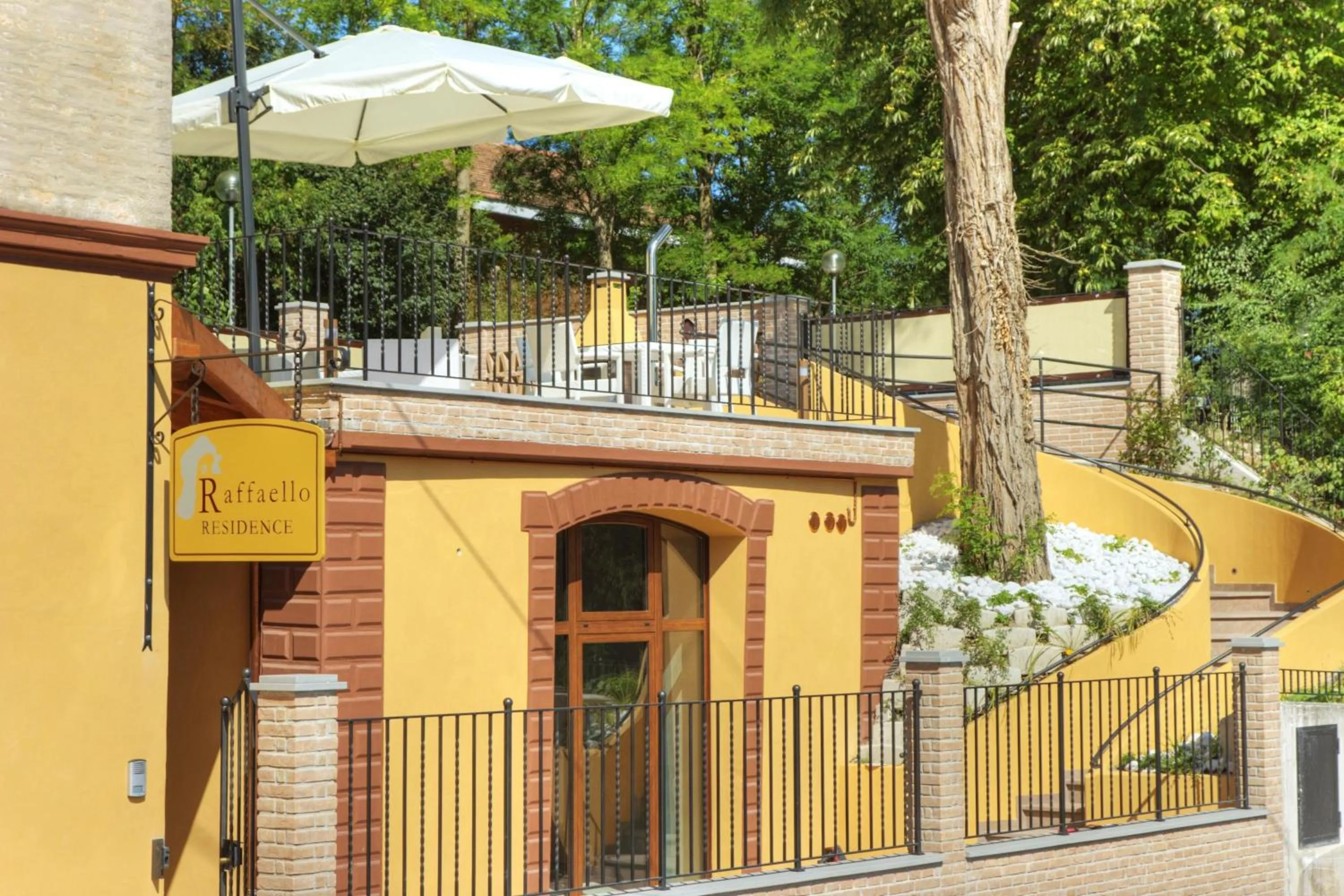 Facade/entrance in Raffaello Residence