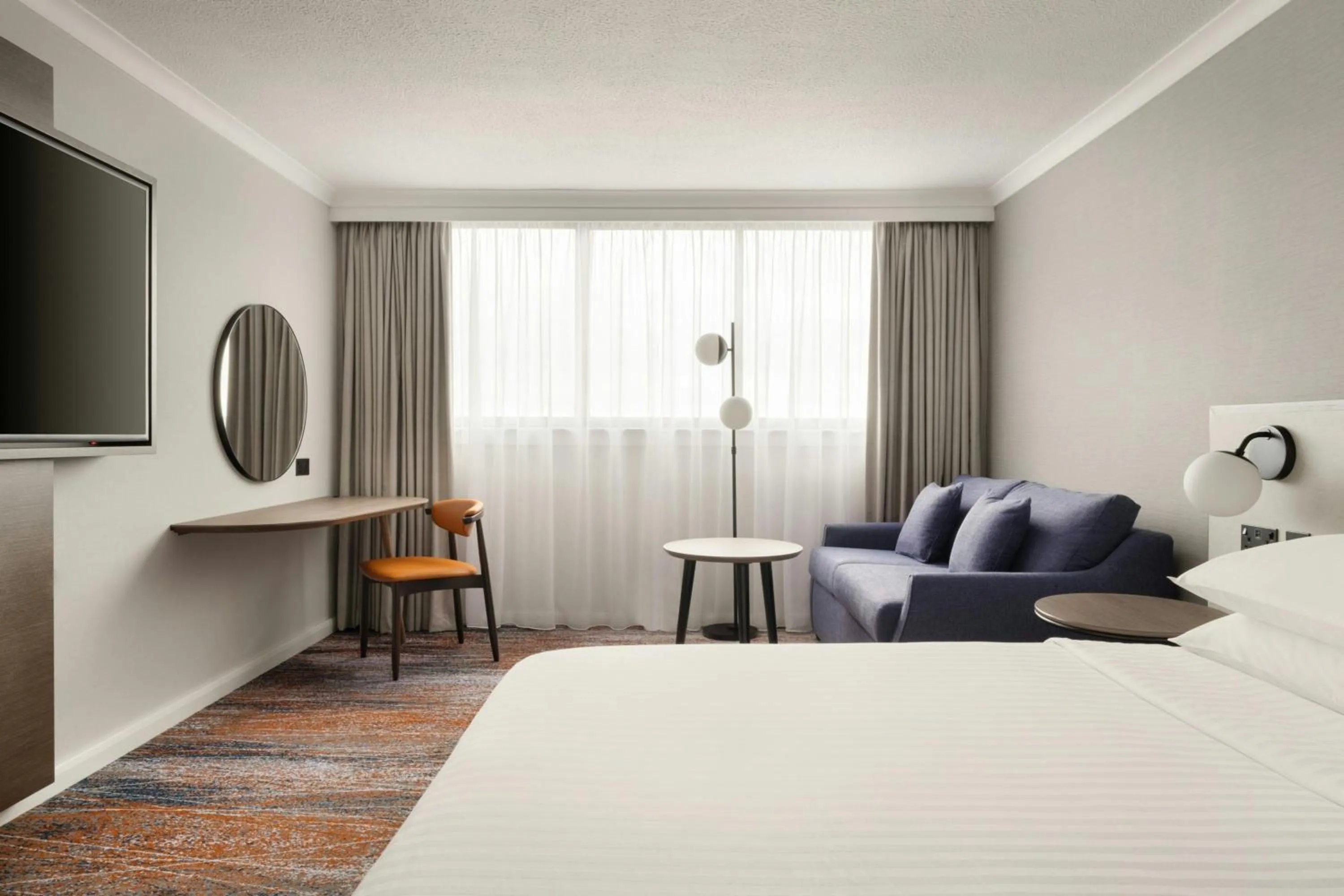 Photo of the whole room, Bed in Glasgow Marriott Hotel