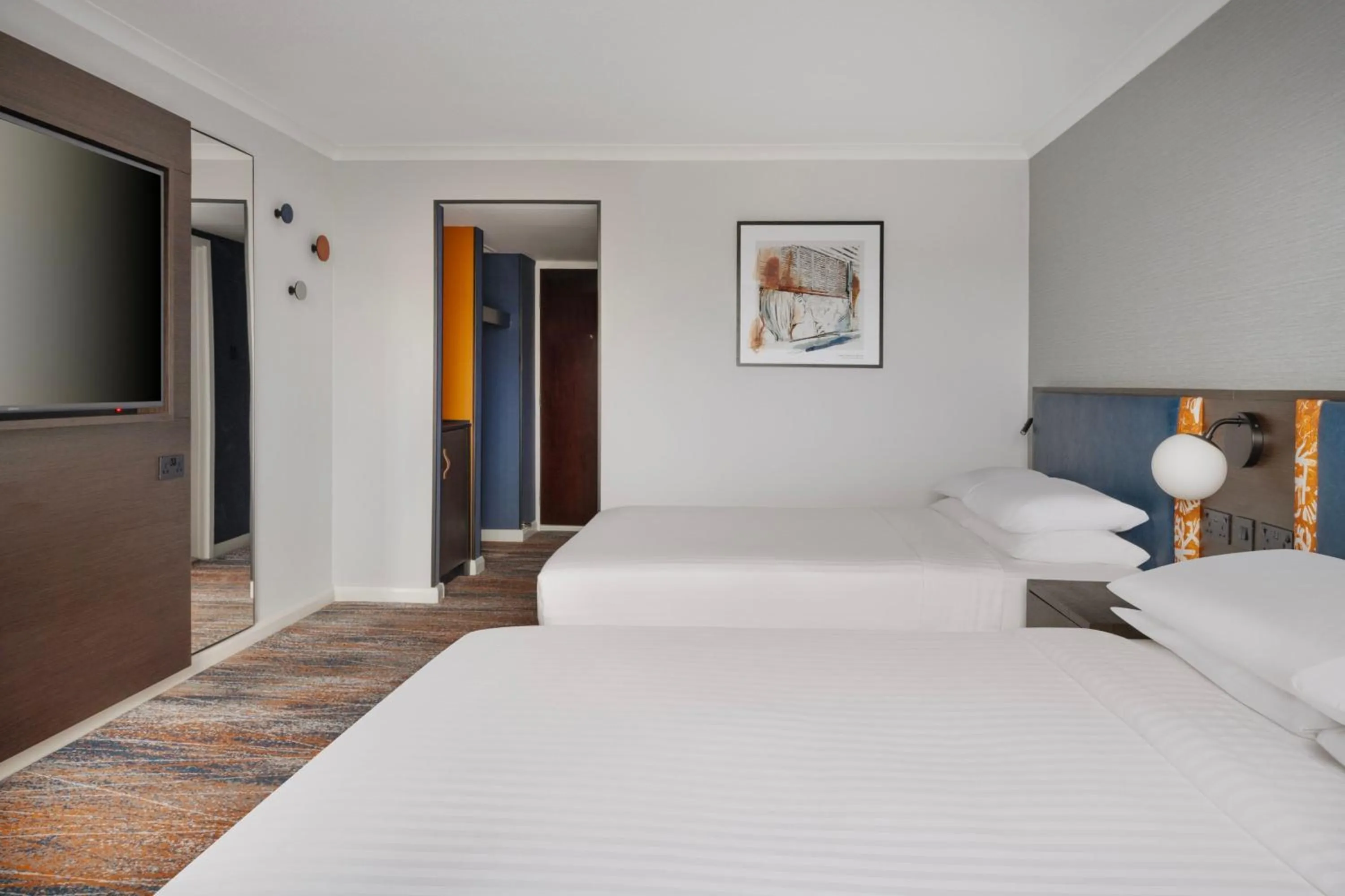 Photo of the whole room, Bed in Glasgow Marriott Hotel