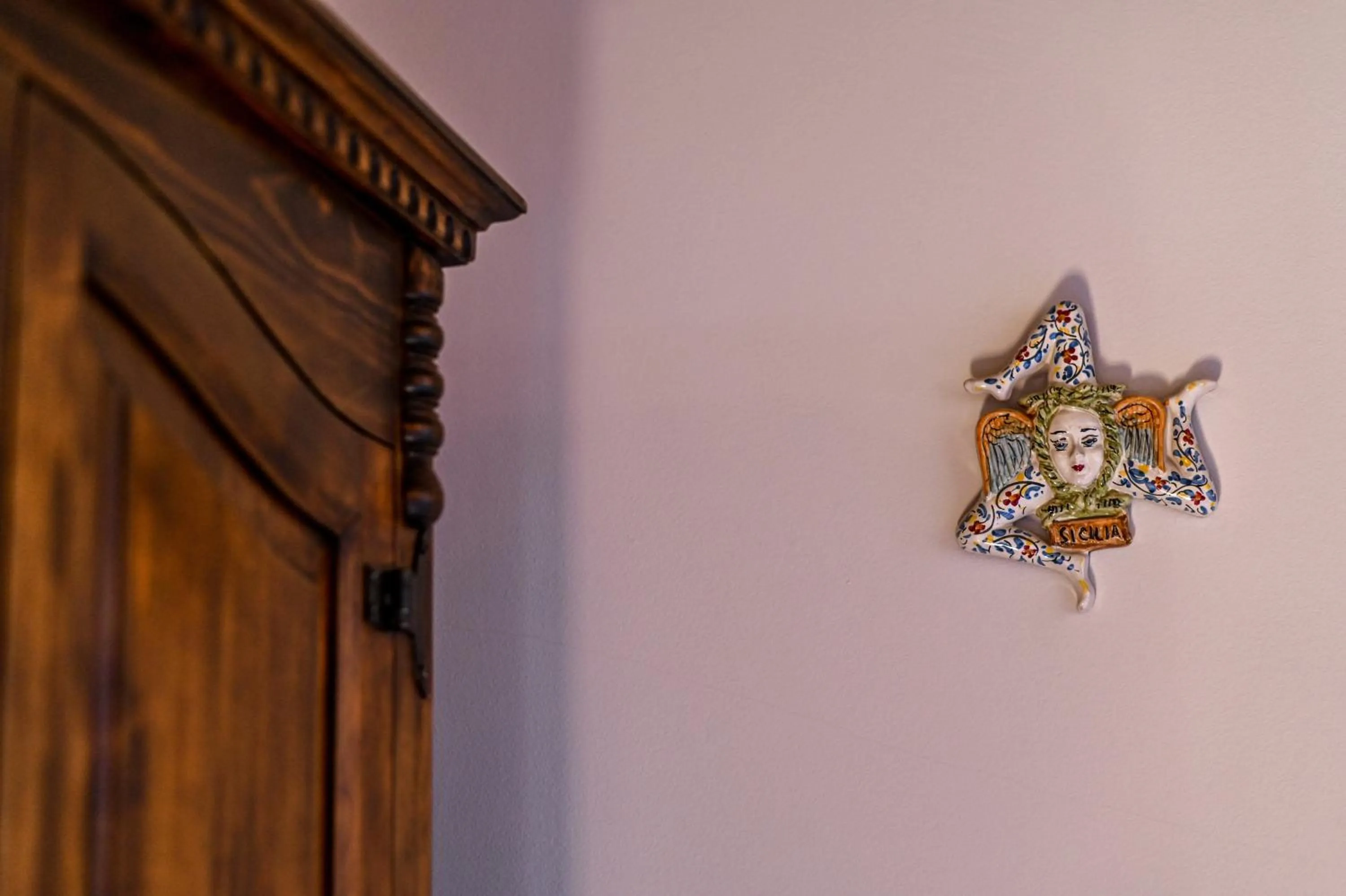 Decorative detail in IL Ciliegio Dell 'Etna