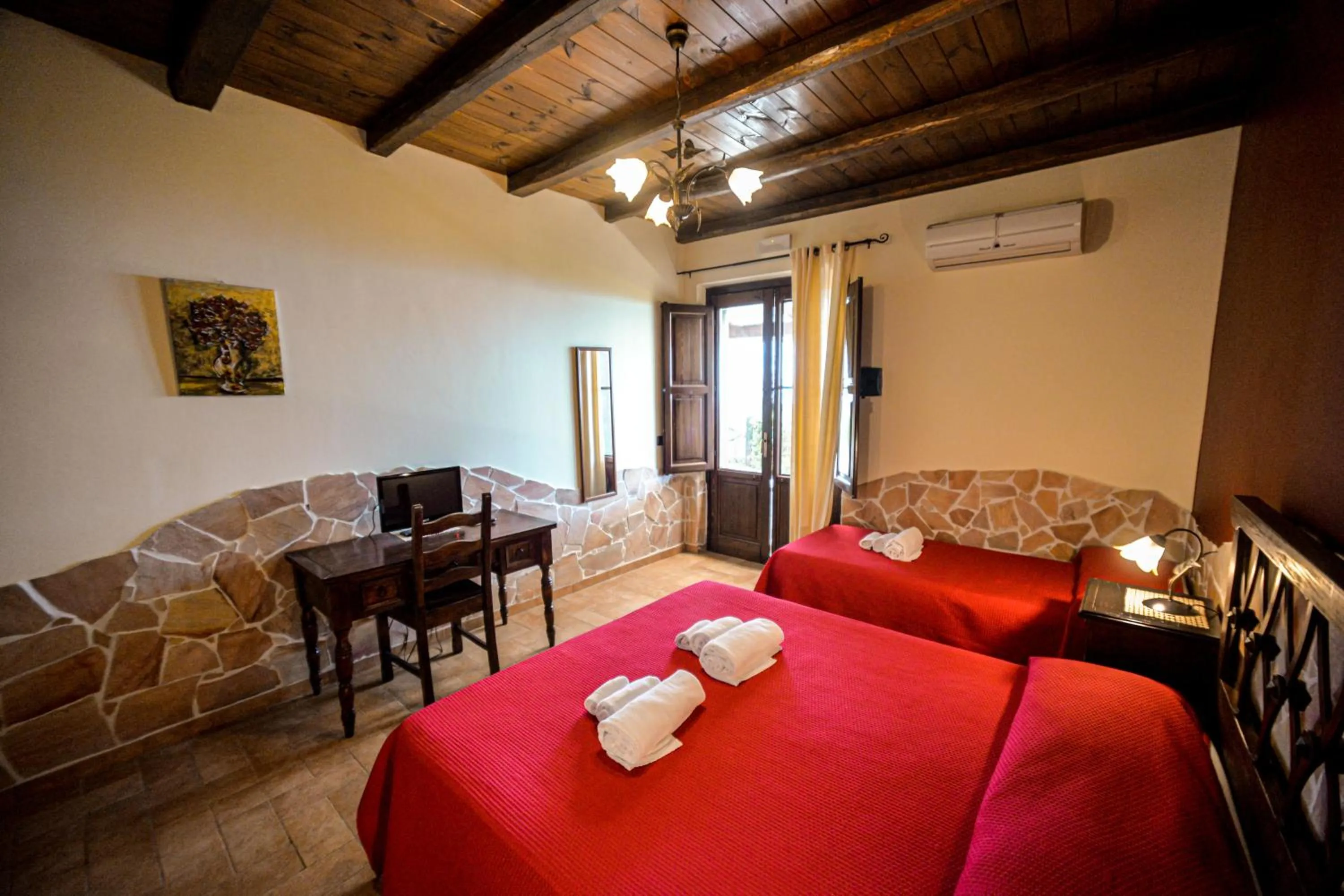 Photo of the whole room, Bed in IL Ciliegio Dell 'Etna