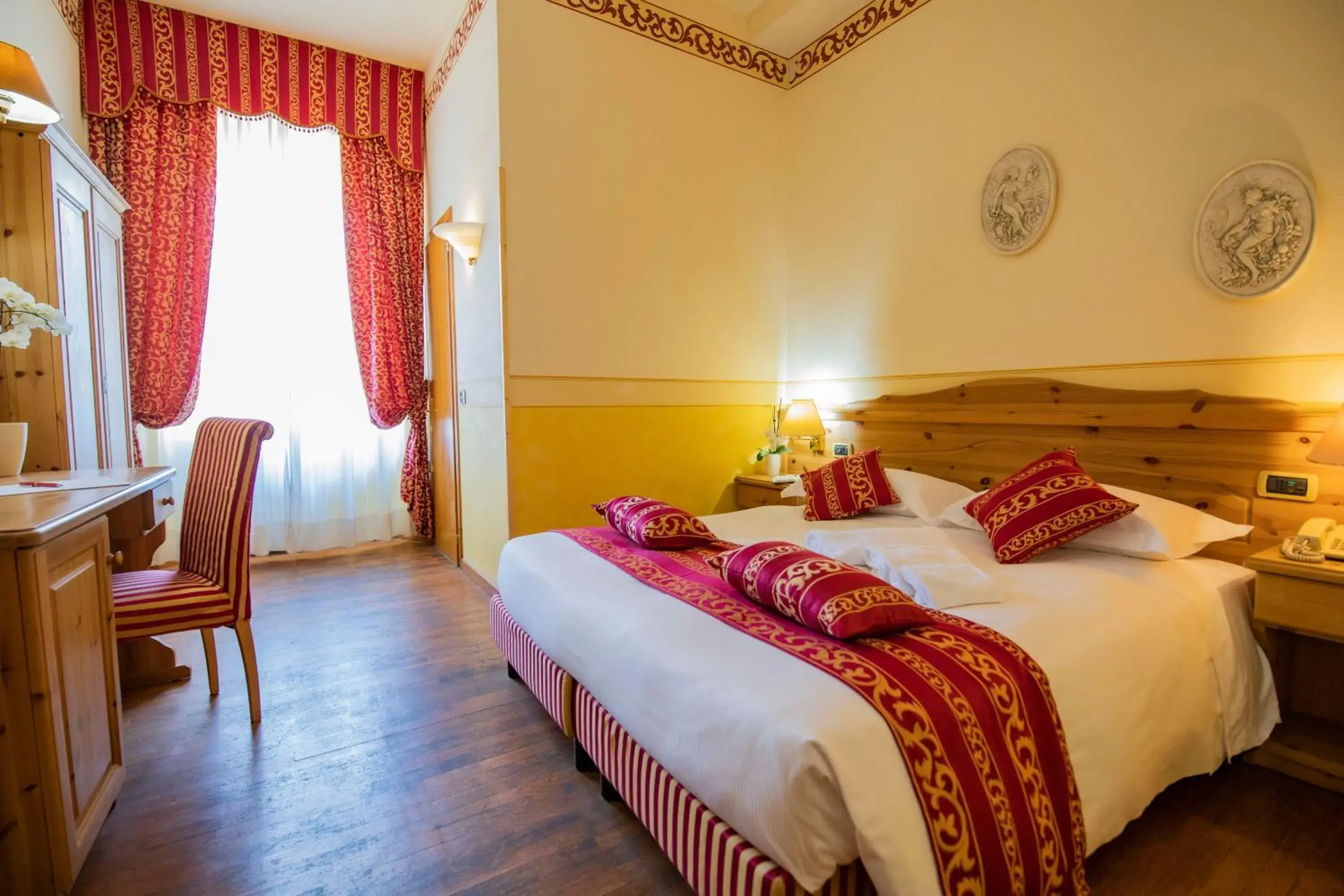 Standard Double or Twin Room in Hotel Villa Imperina Standard Double or Twin Room in Hotel Villa Imperina