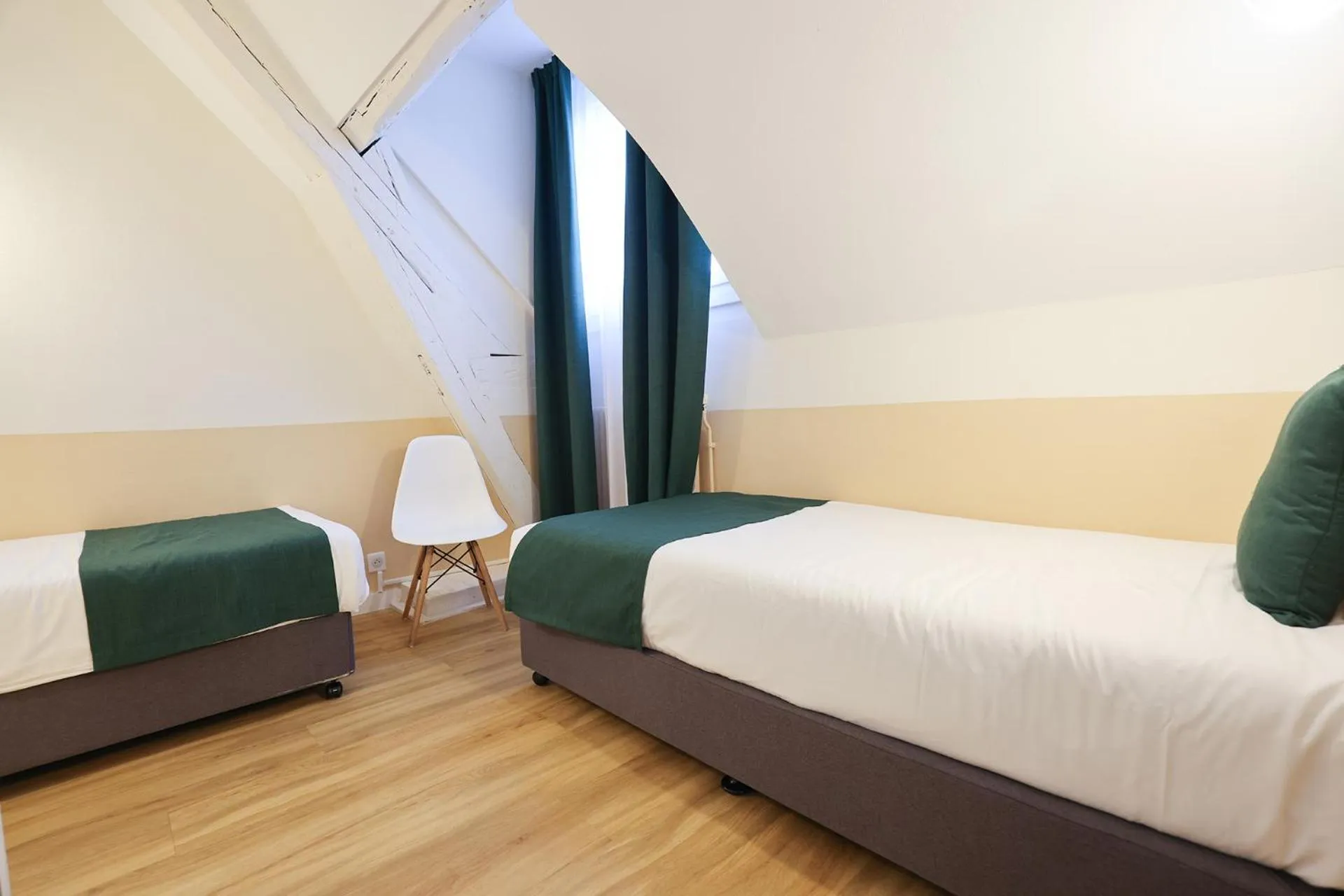 Bed in Grand Hôtel Saint-Aignan