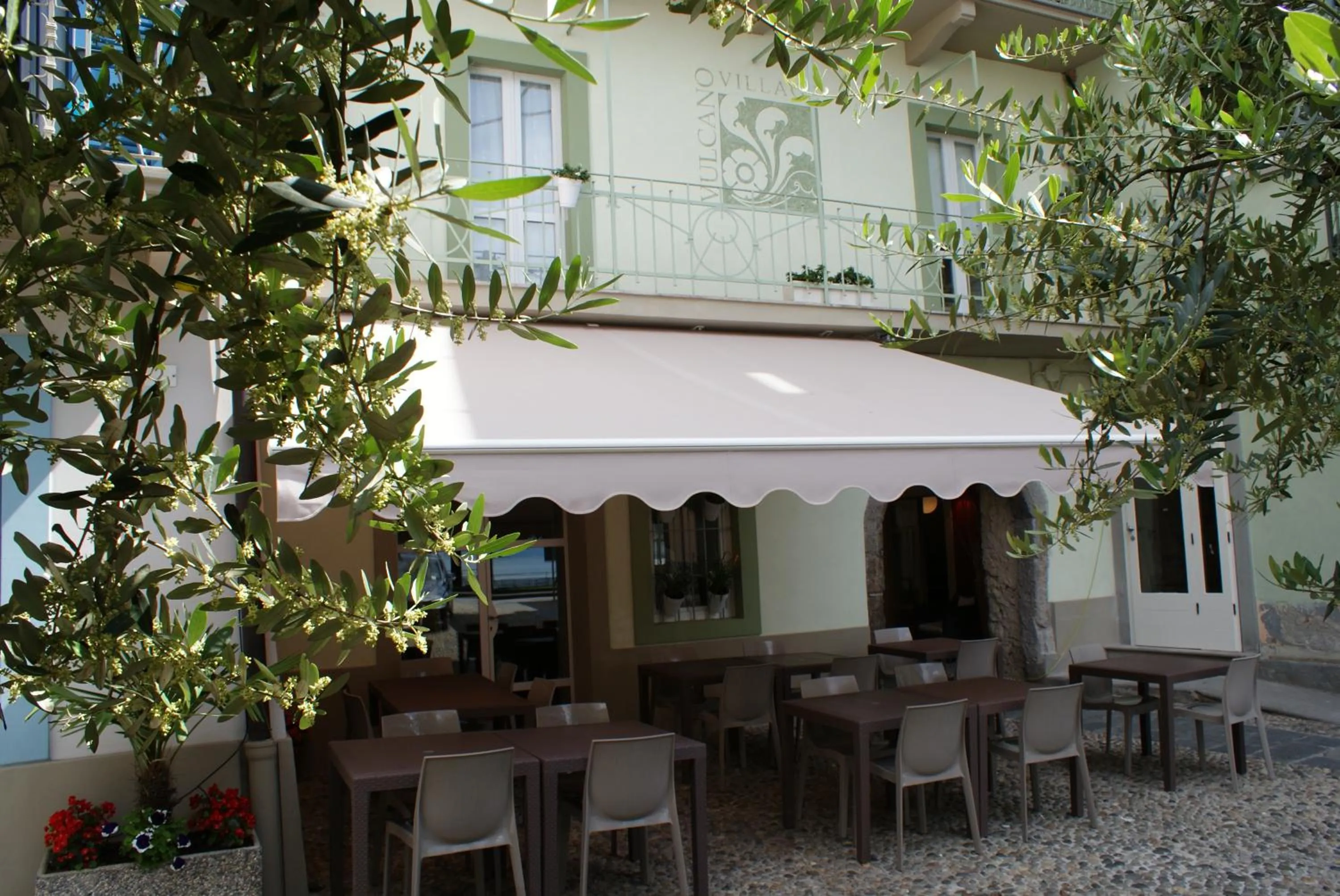 Restaurant/places to eat in Albergo Diffuso Vulcano Village