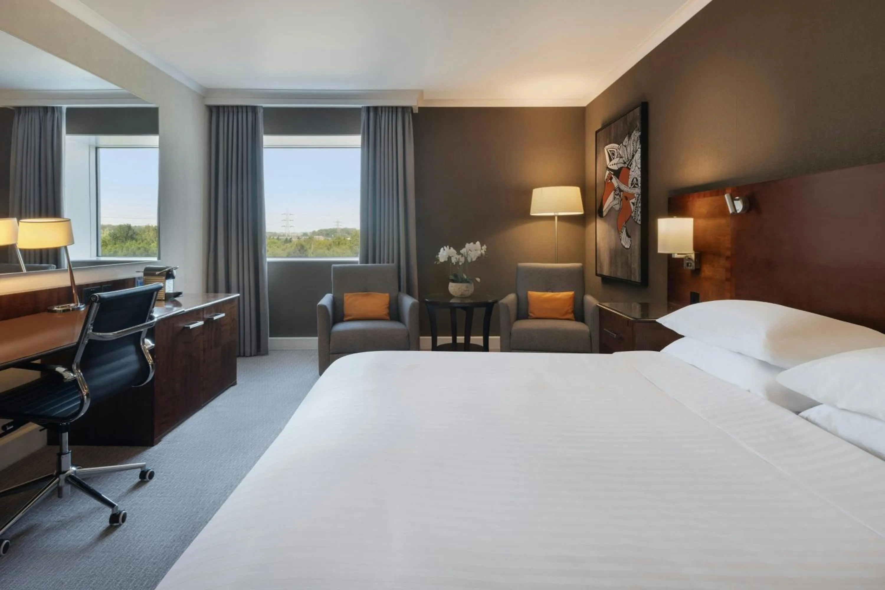 Photo of the whole room, Bed in Leicester Marriott Hotel