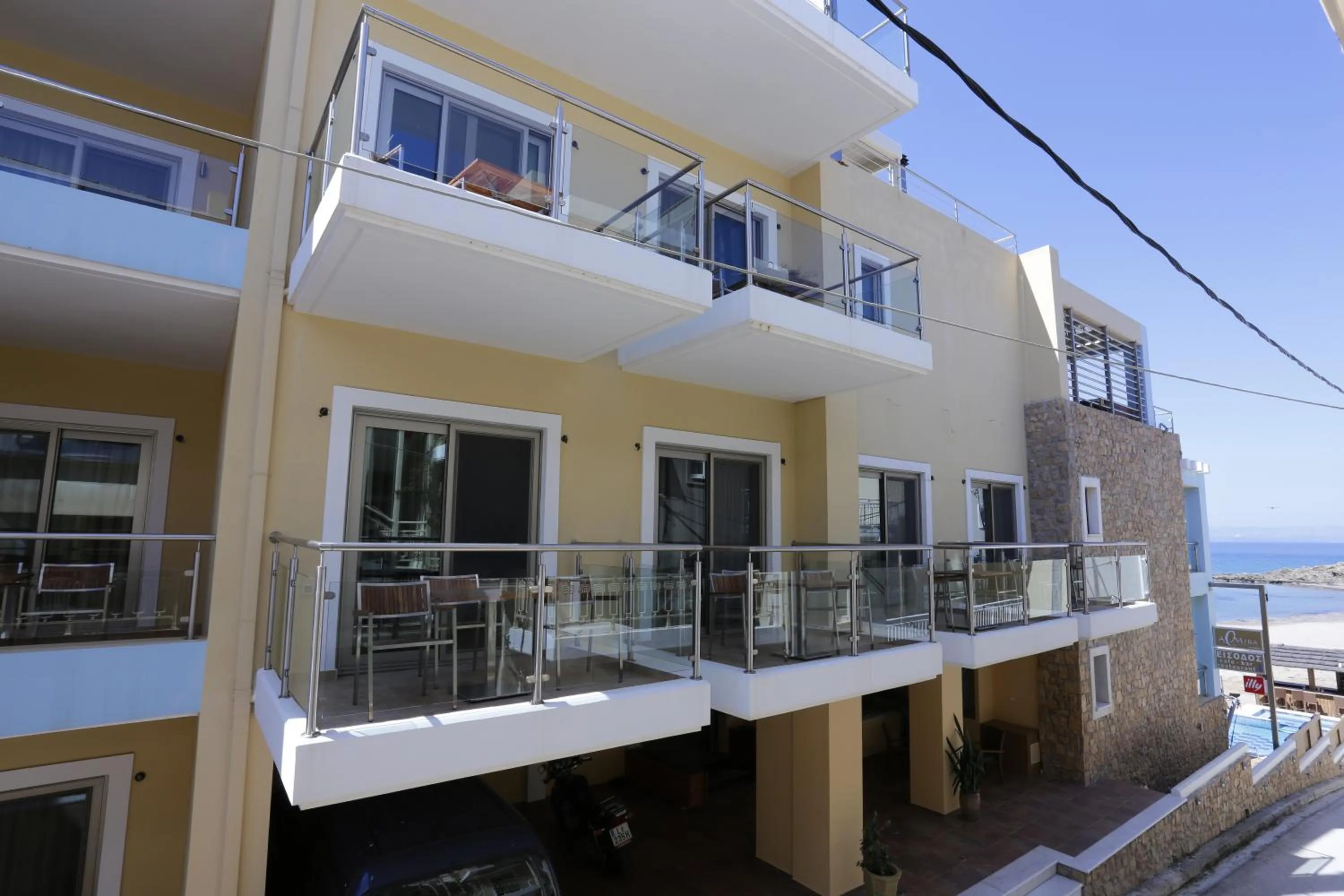 Facade/entrance in Almira Hotel