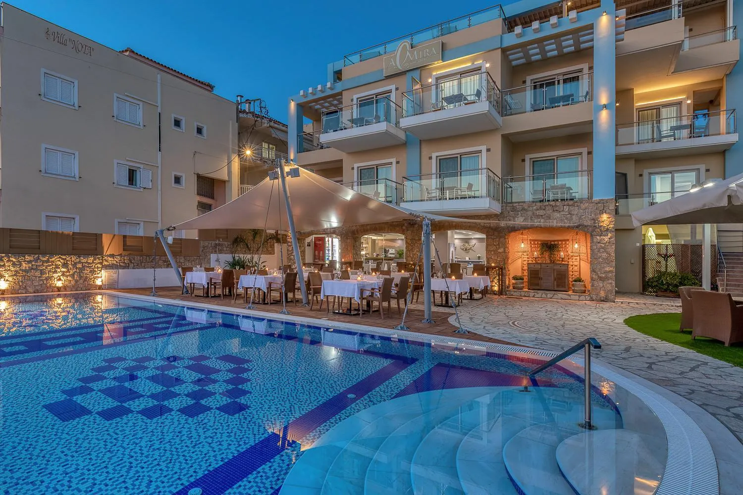 Restaurant/places to eat in Almira Hotel