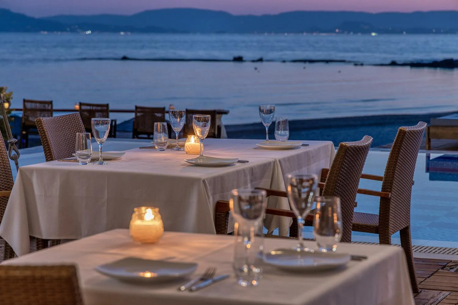 Restaurant/places to eat in Almira Hotel