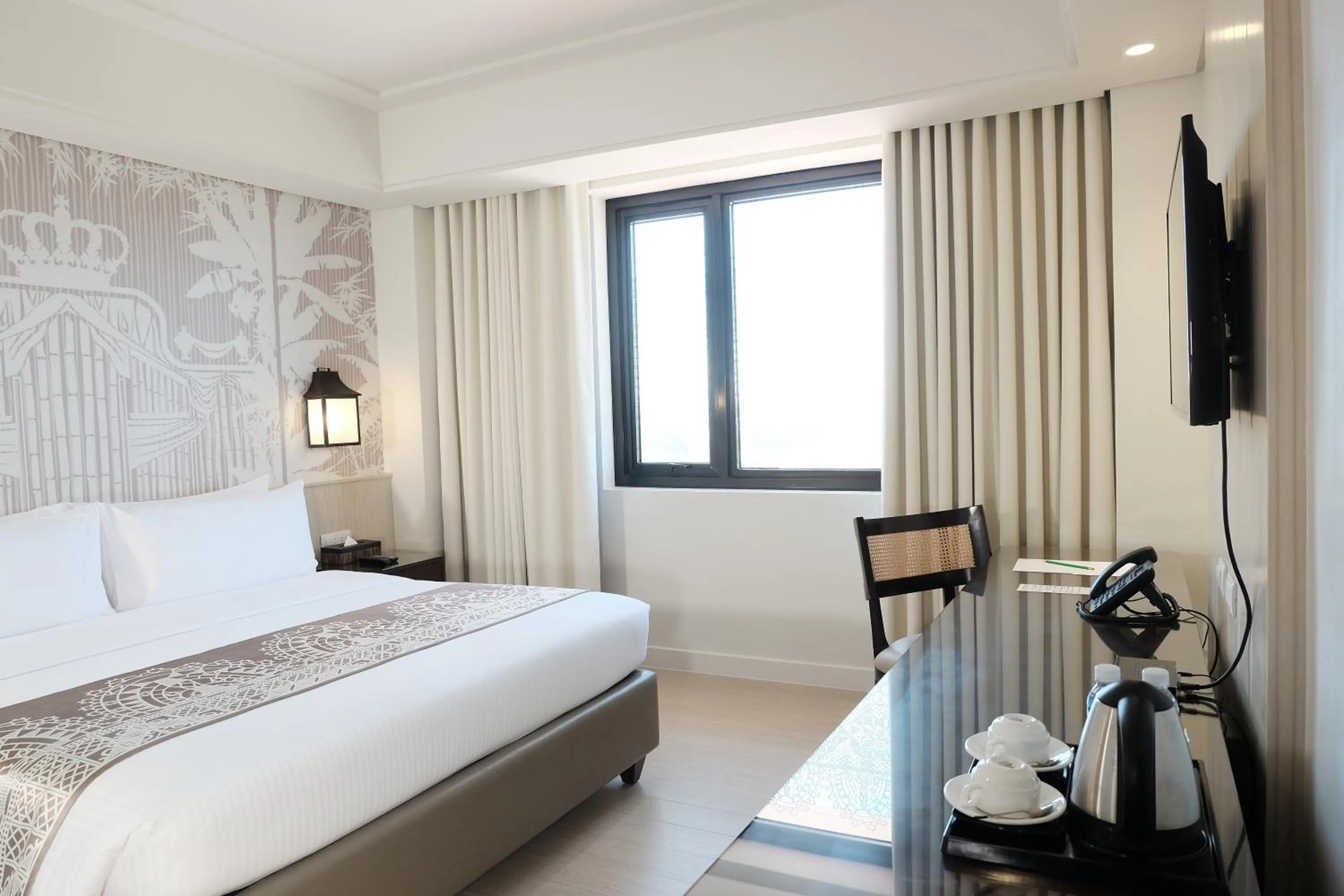 Bed in Mella Hotel Manila near NAIA Airport