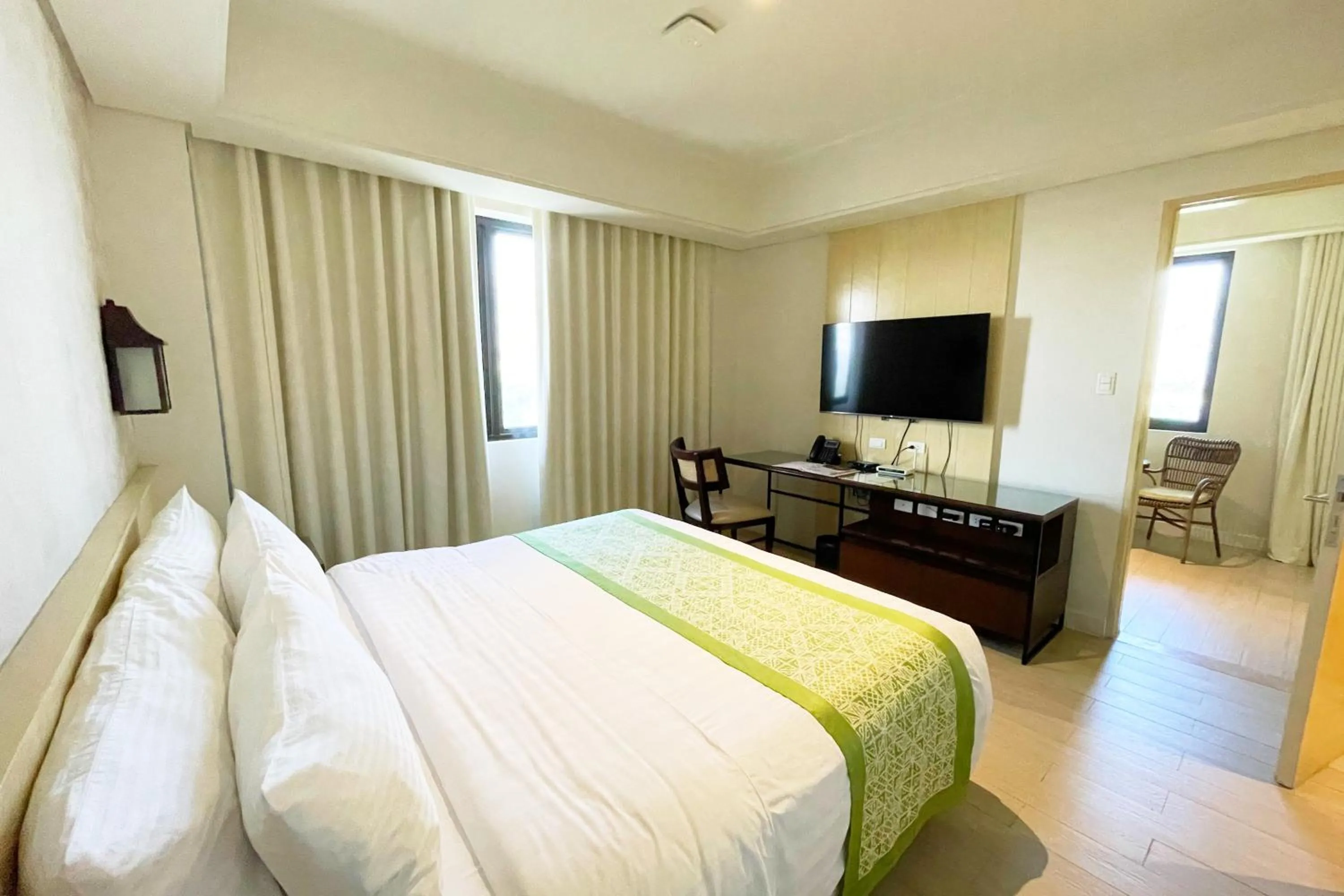 Bed in Mella Hotel Manila near NAIA Airport