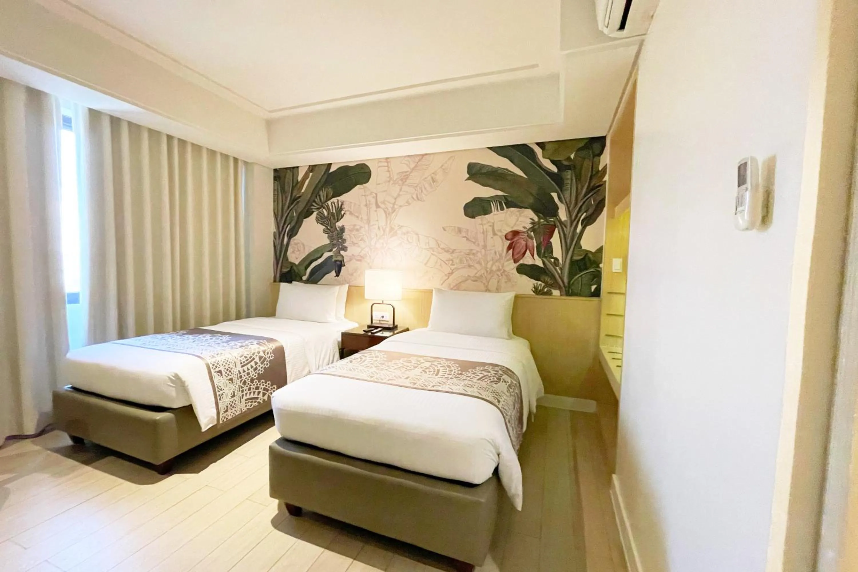 Bed in Mella Hotel Manila near NAIA Airport