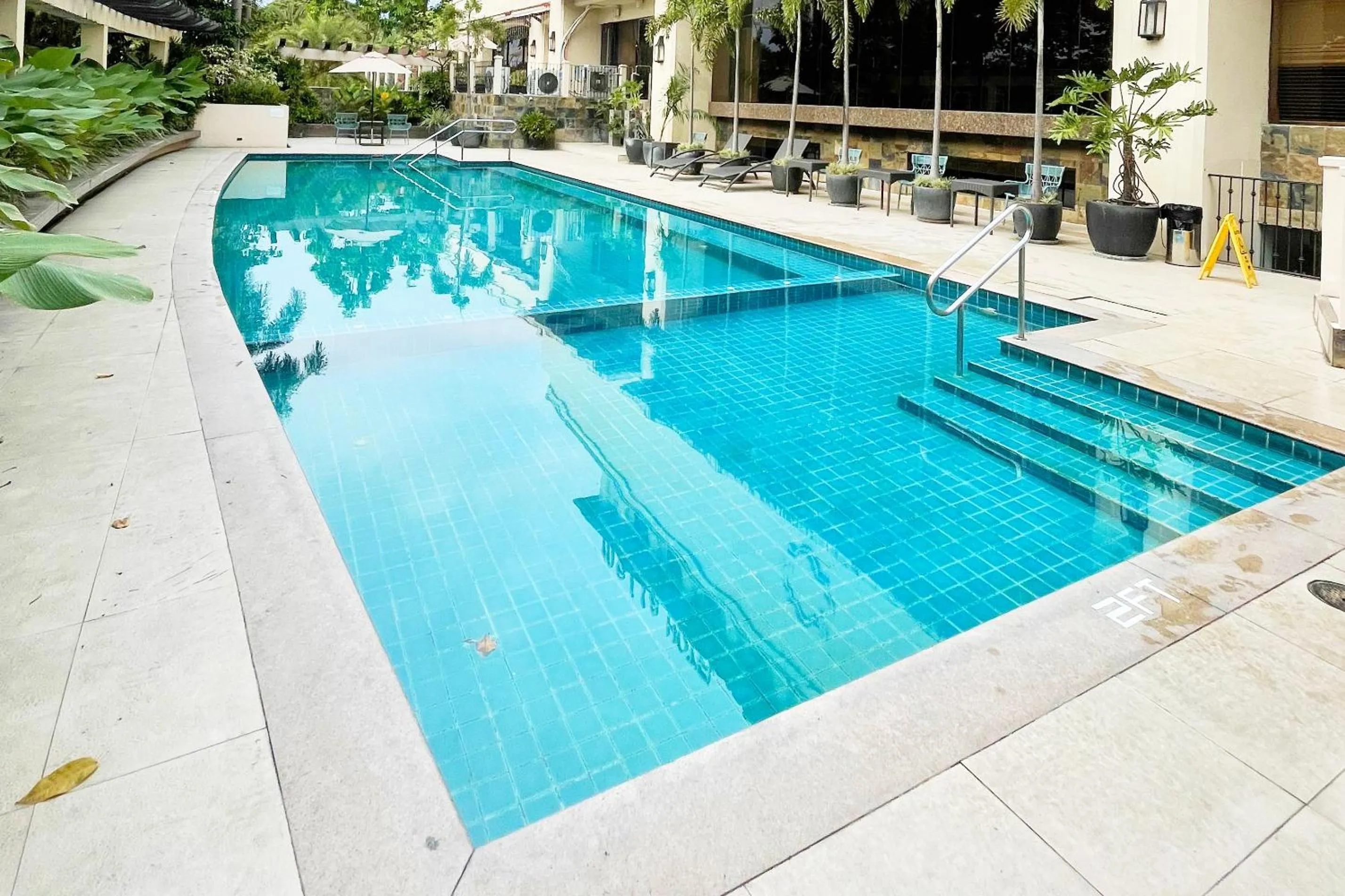 Mella Hotel Manila near NAIA Airport