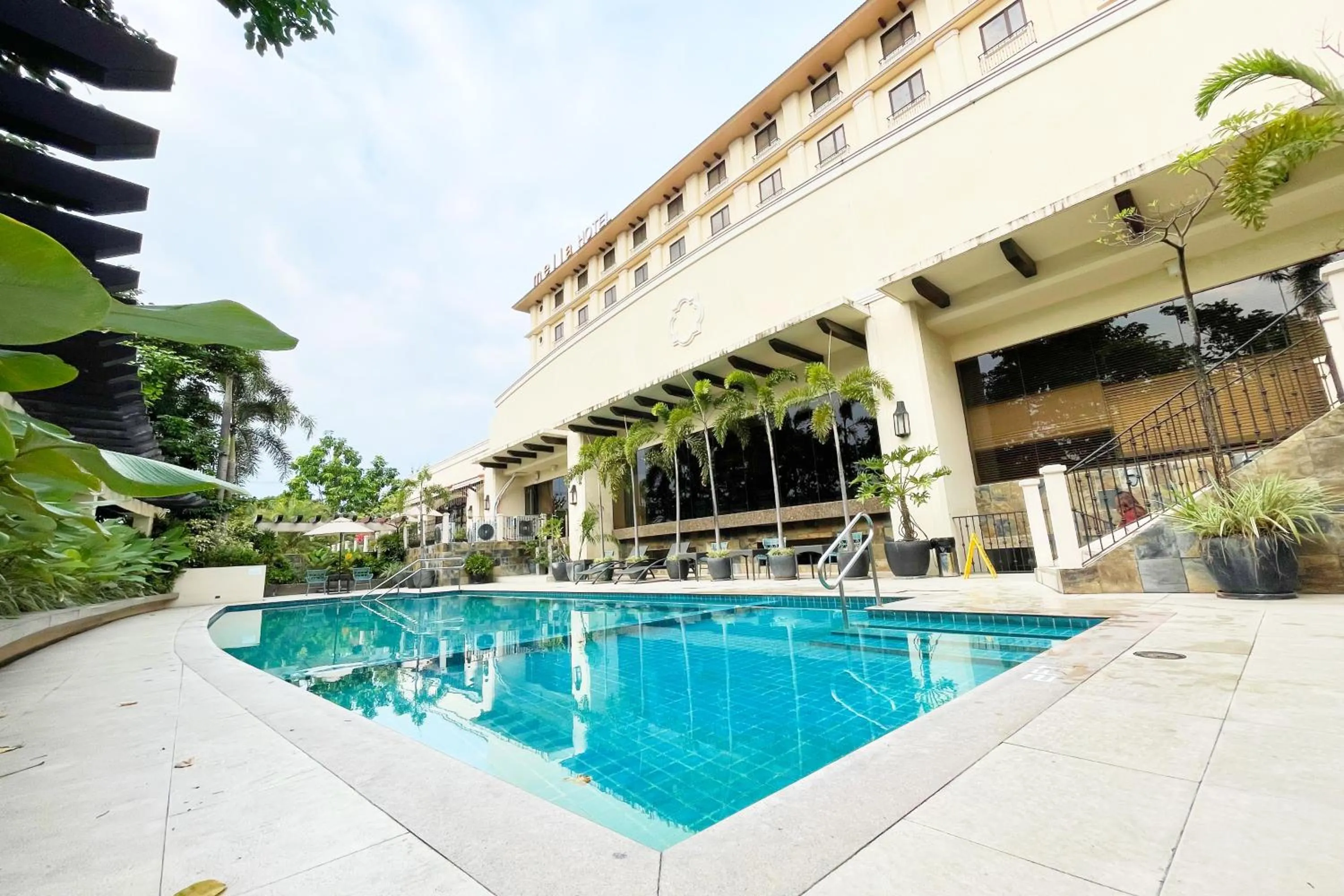 Mella Hotel Manila near NAIA Airport