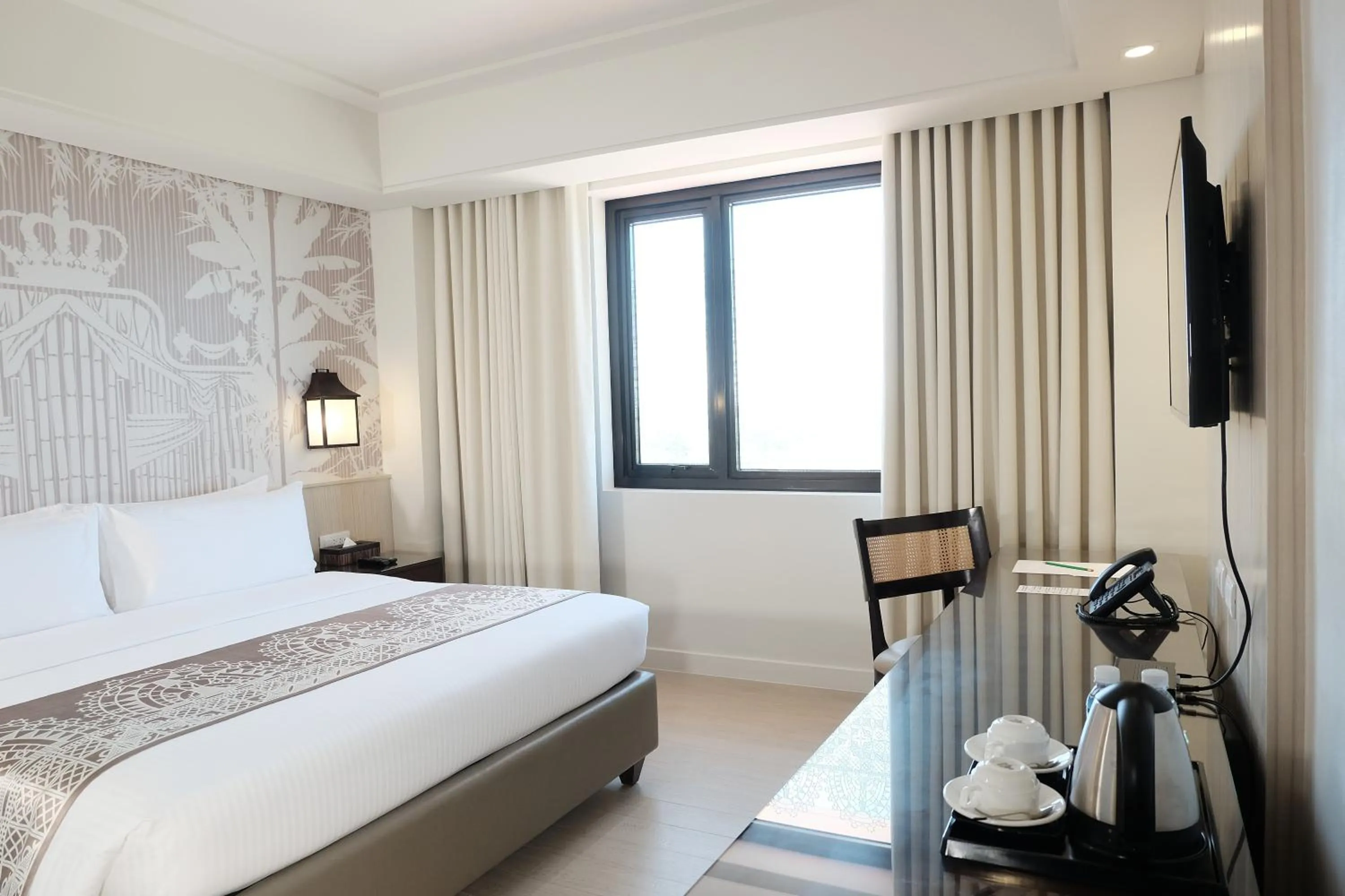 Bed in Mella Hotel Manila near NAIA Airport