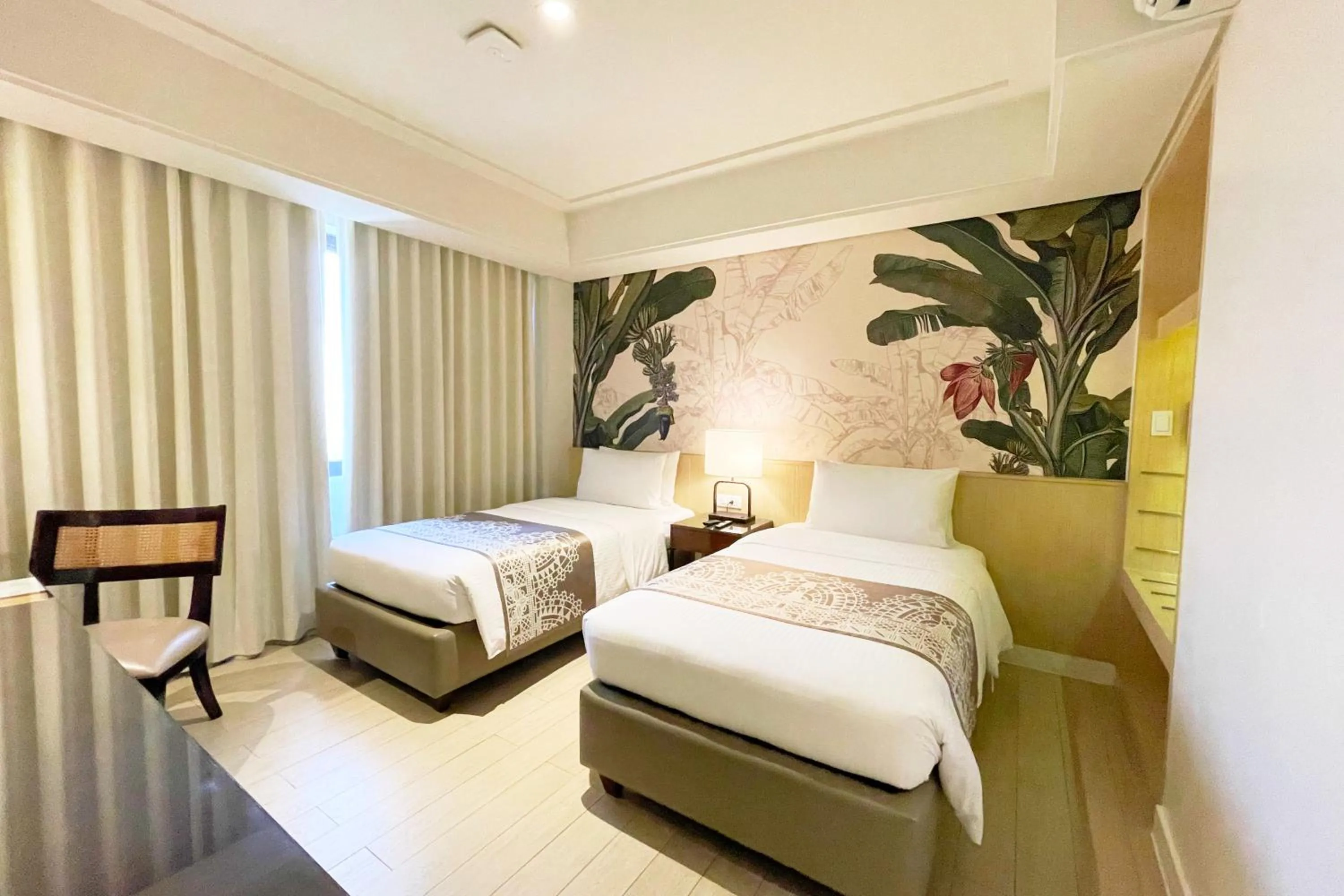 Bed in Mella Hotel Manila near NAIA Airport