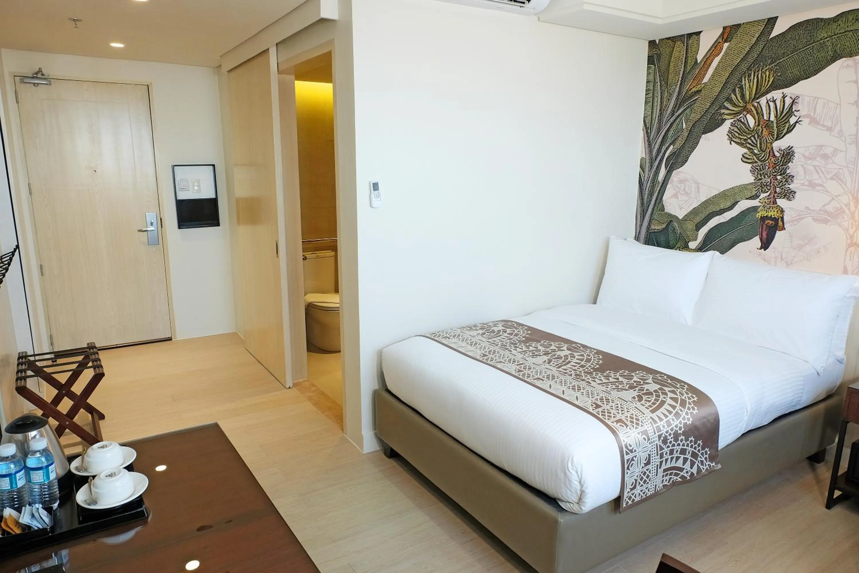 Bed in Mella Hotel Manila near NAIA Airport