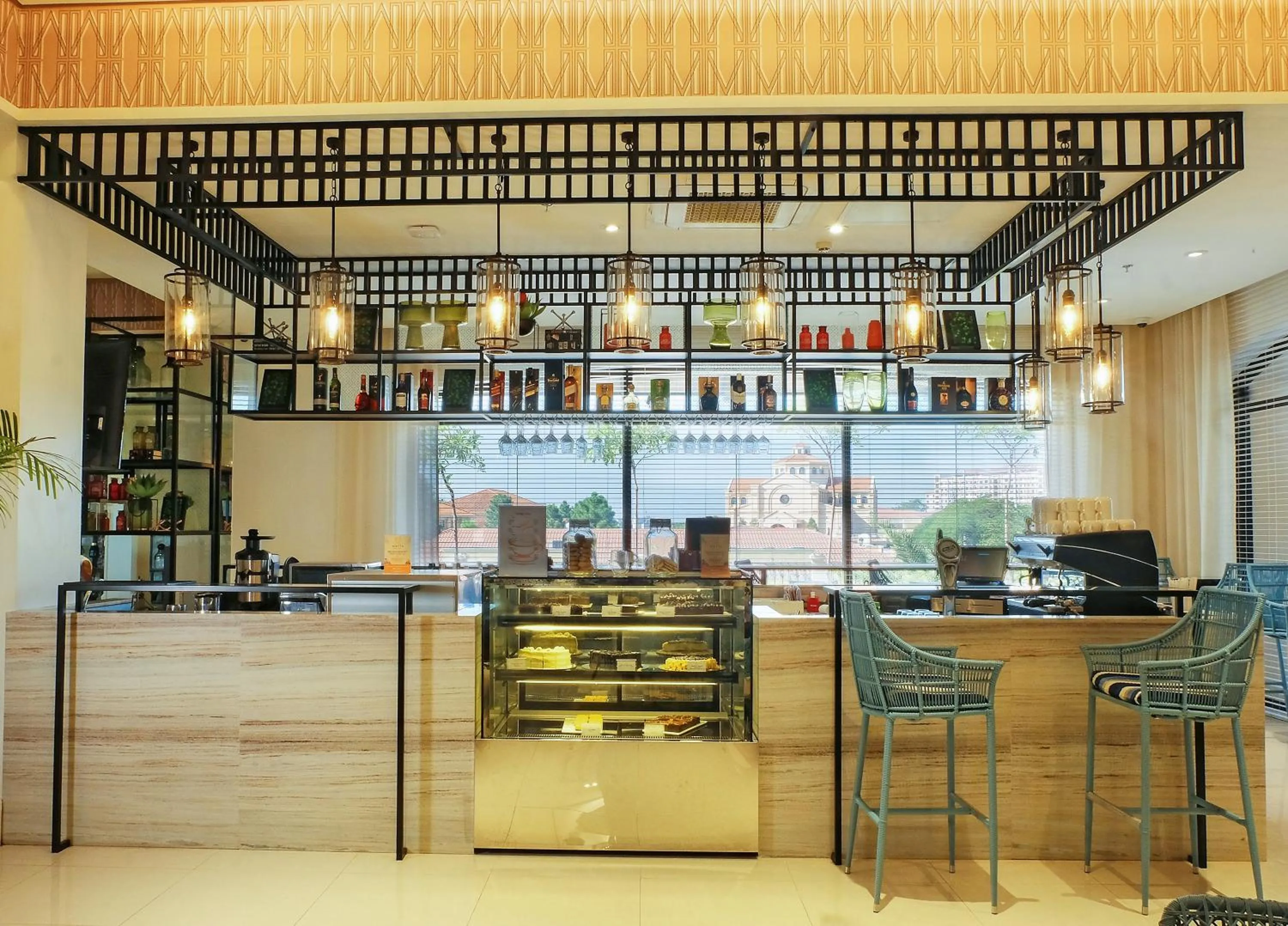 Restaurant/places to eat in Mella Hotel