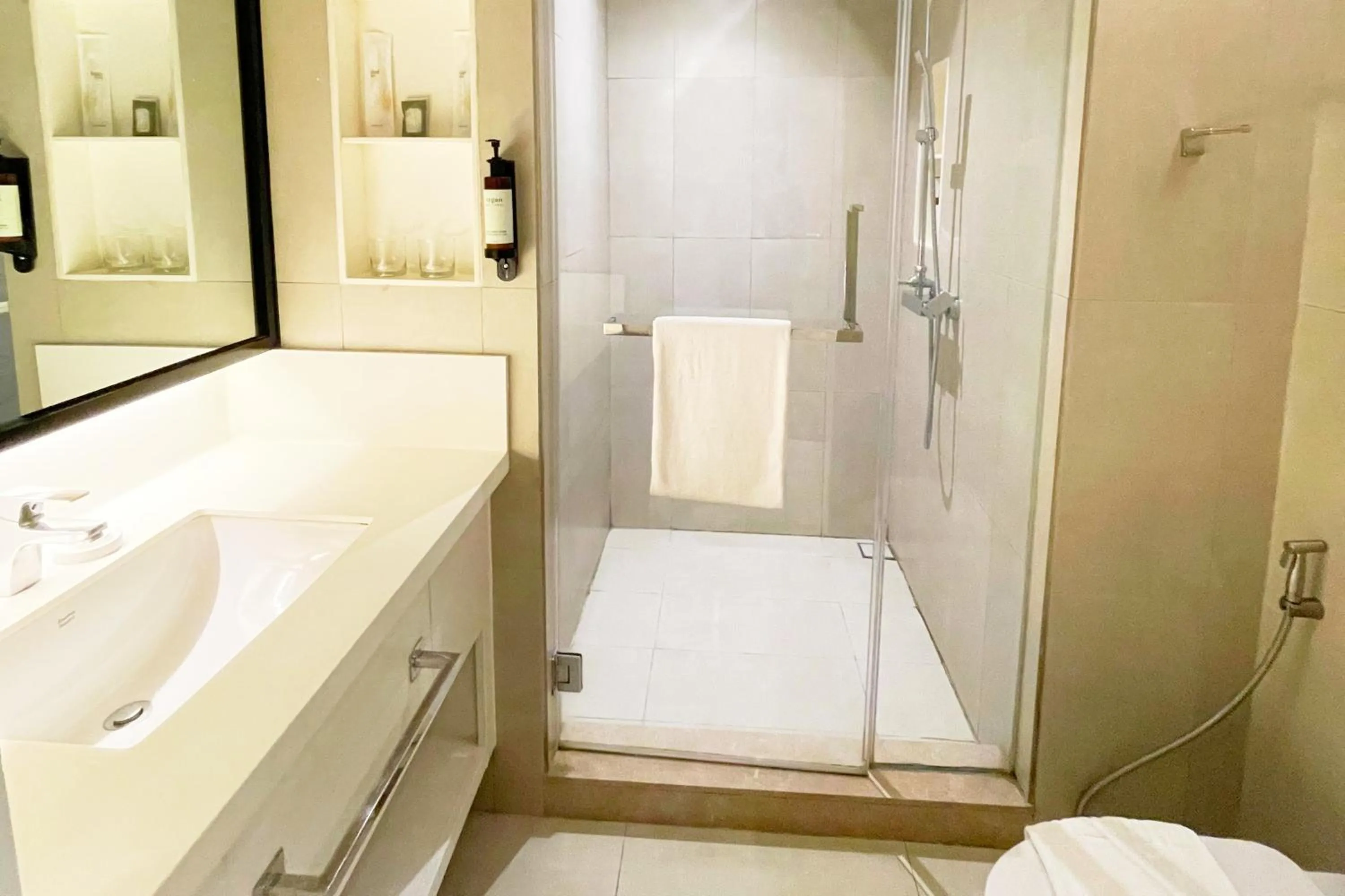 Mella Hotel Manila near NAIA Airport