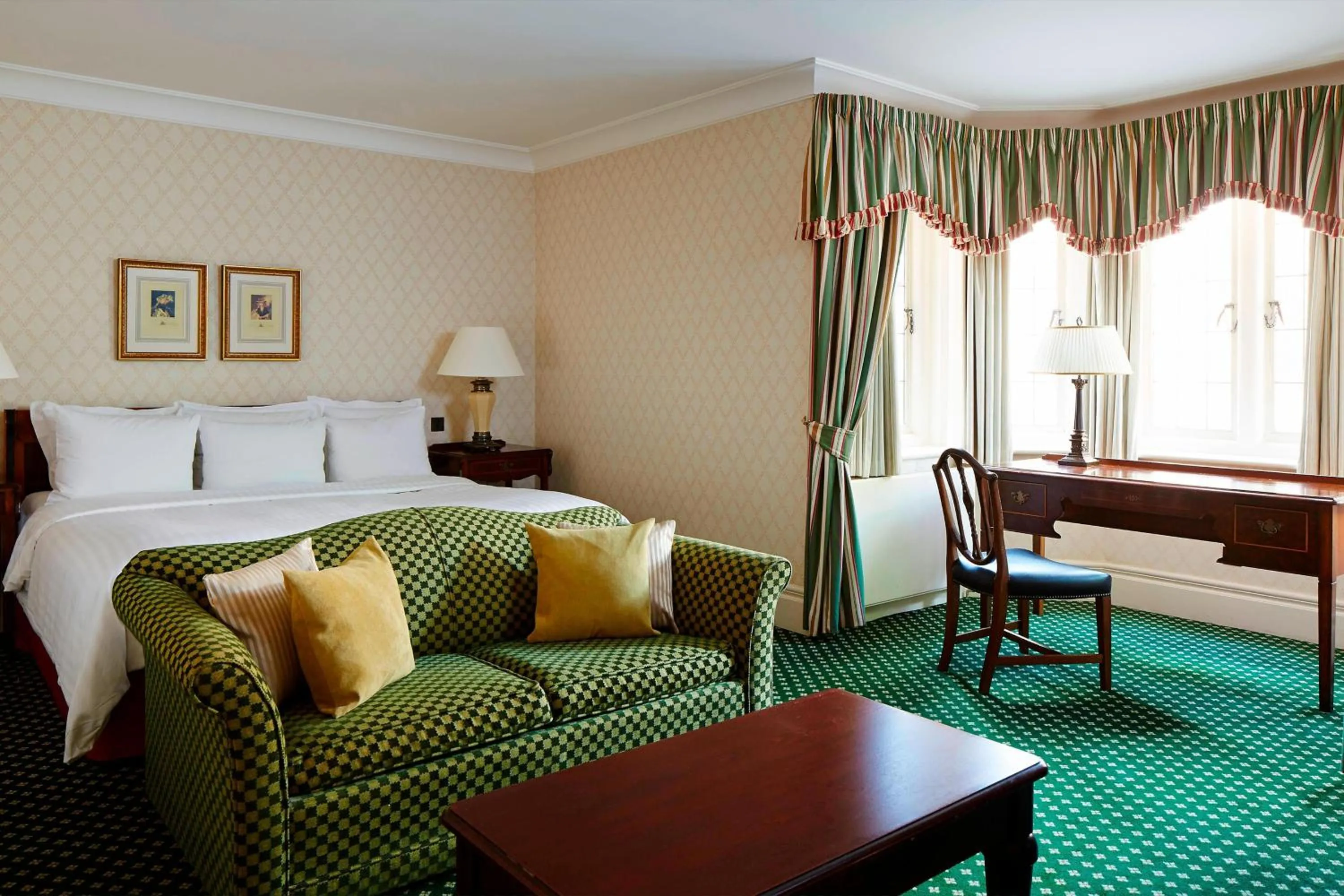 Photo of the whole room, Bed in Hanbury Manor Marriott Hotel & Country Club