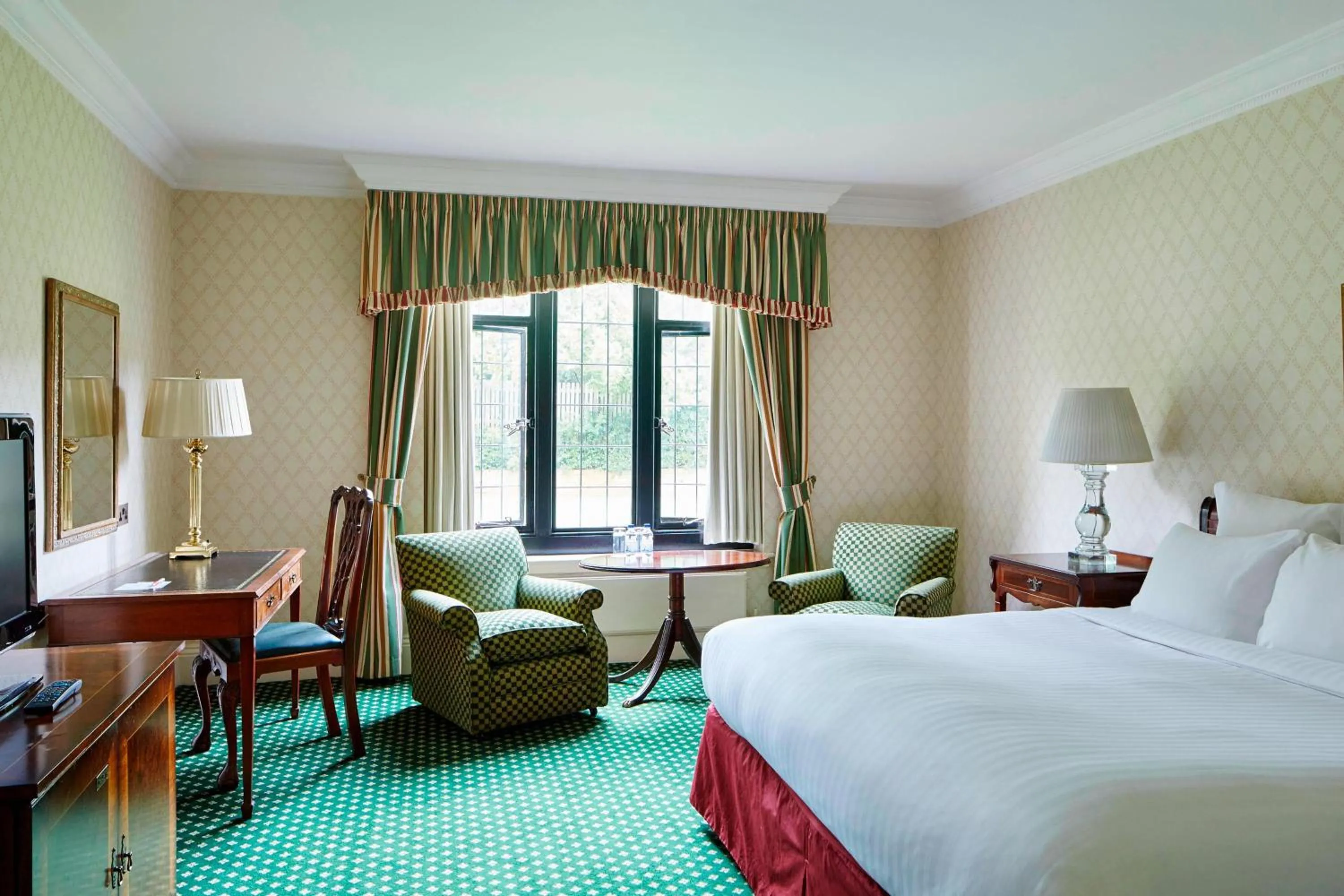 Photo of the whole room, Bed in Hanbury Manor Marriott Hotel & Country Club