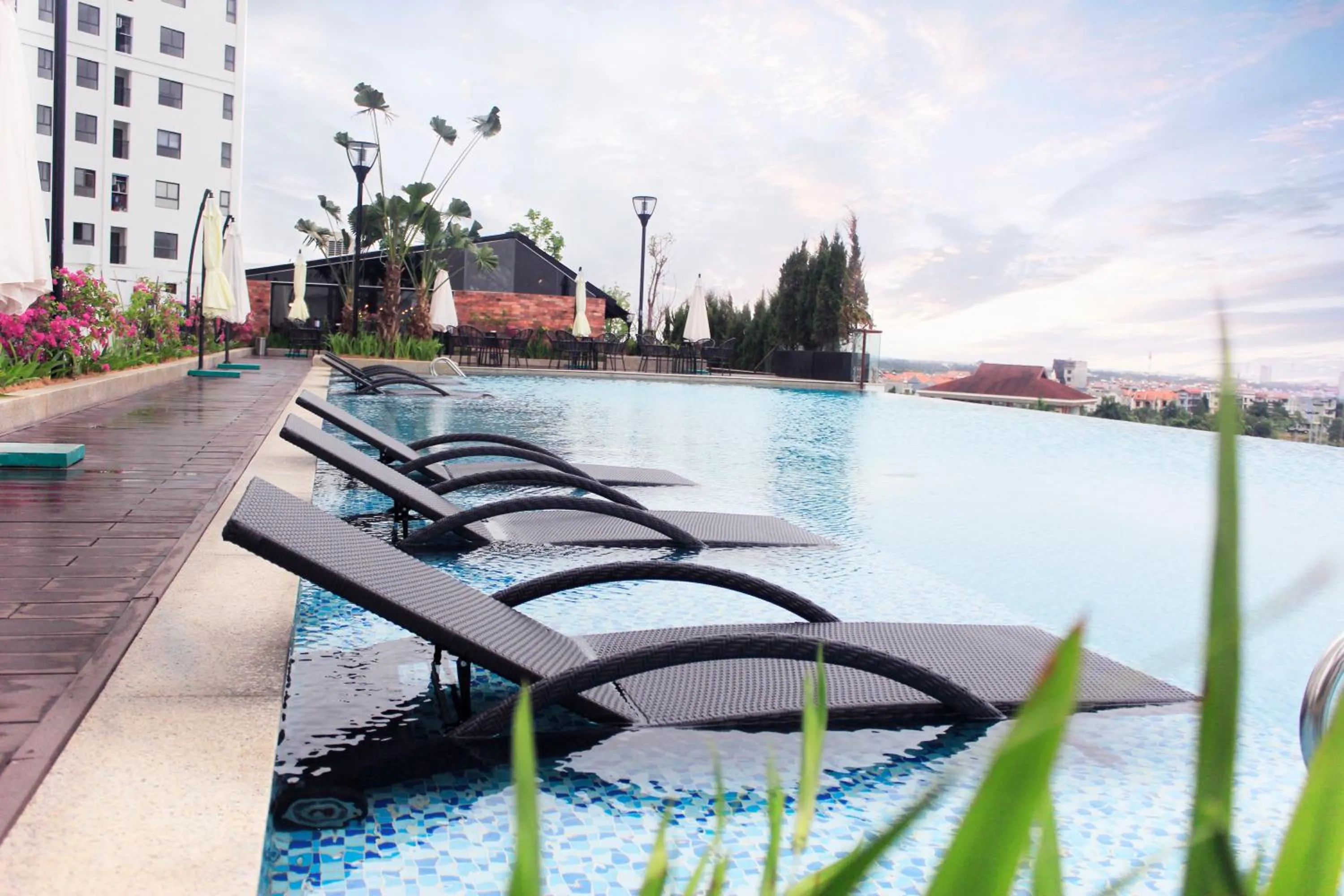 Swimming pool in Mandala Hotel & Spa Bac Ninh