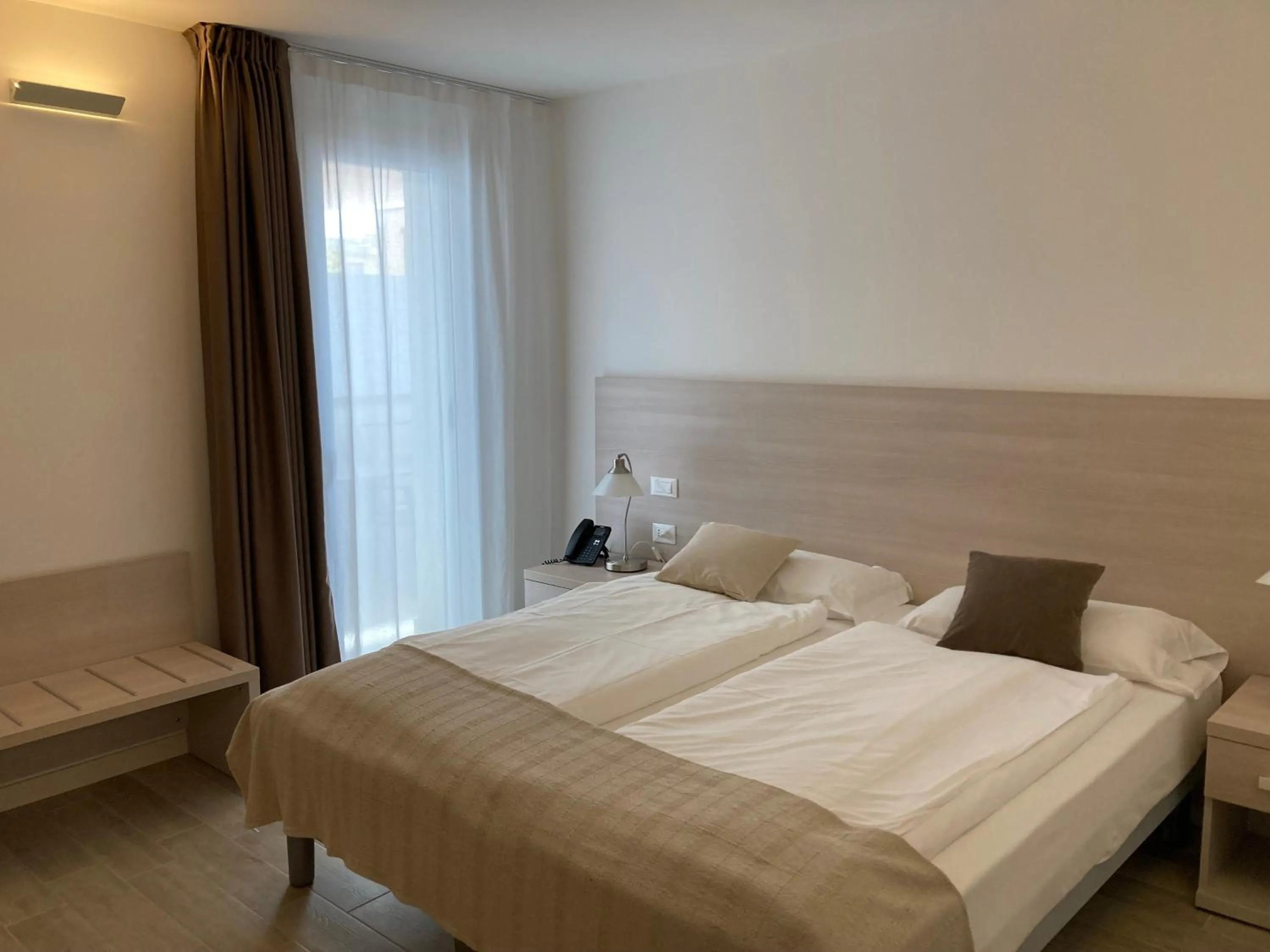 Photo of the whole room in Hotel Eldorado, Depandance & Apartments