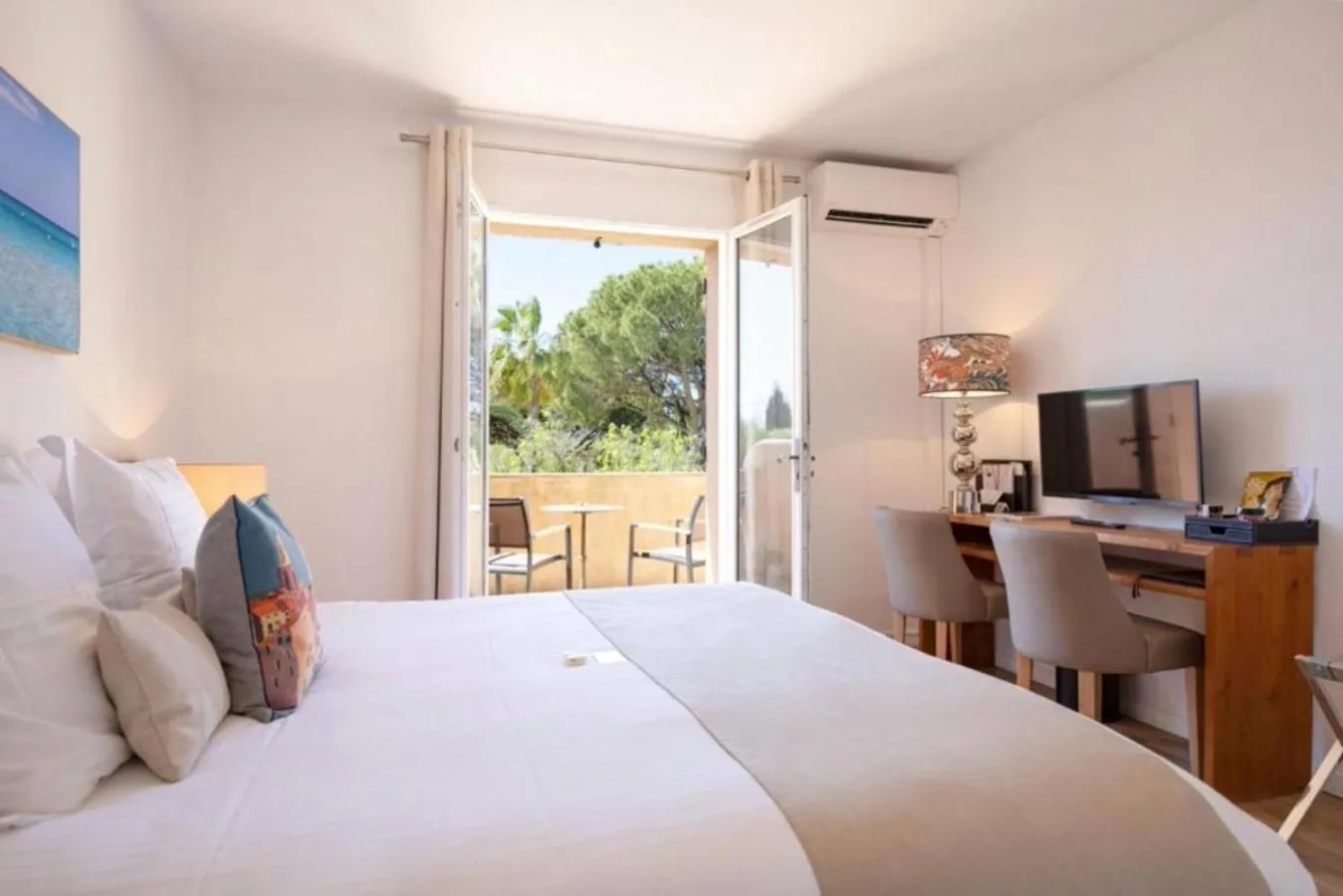 Bed in Hotel La Garbine