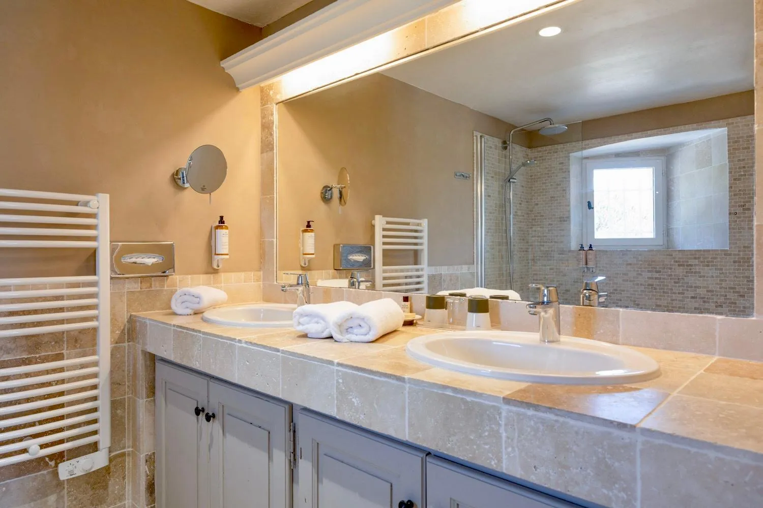 Bathroom in Hotel La Garbine