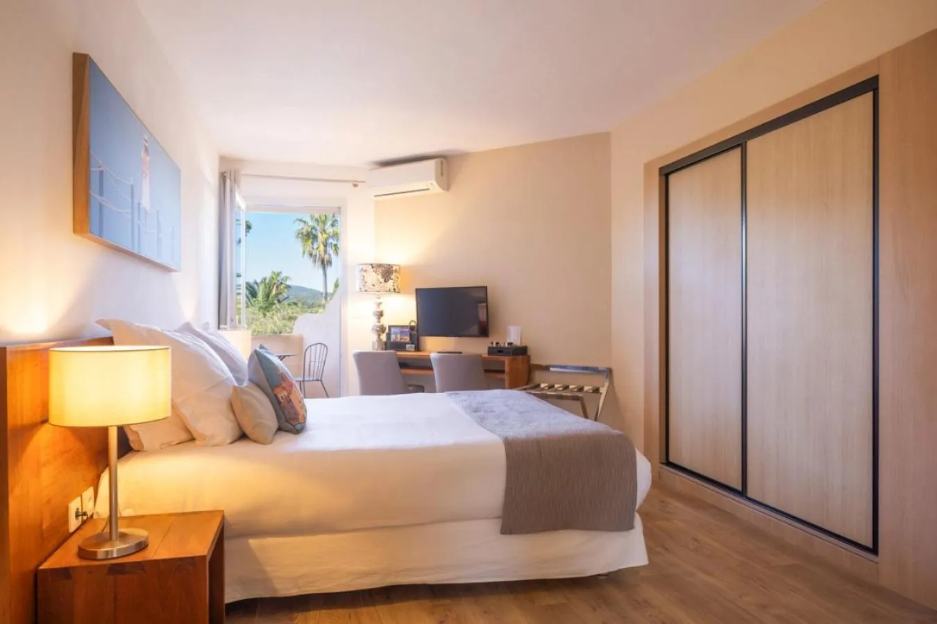 Bed in Hotel La Garbine