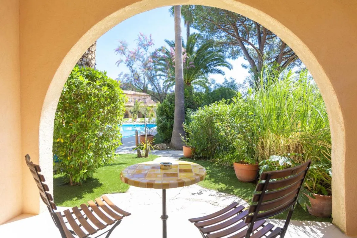 Patio in Hotel La Garbine