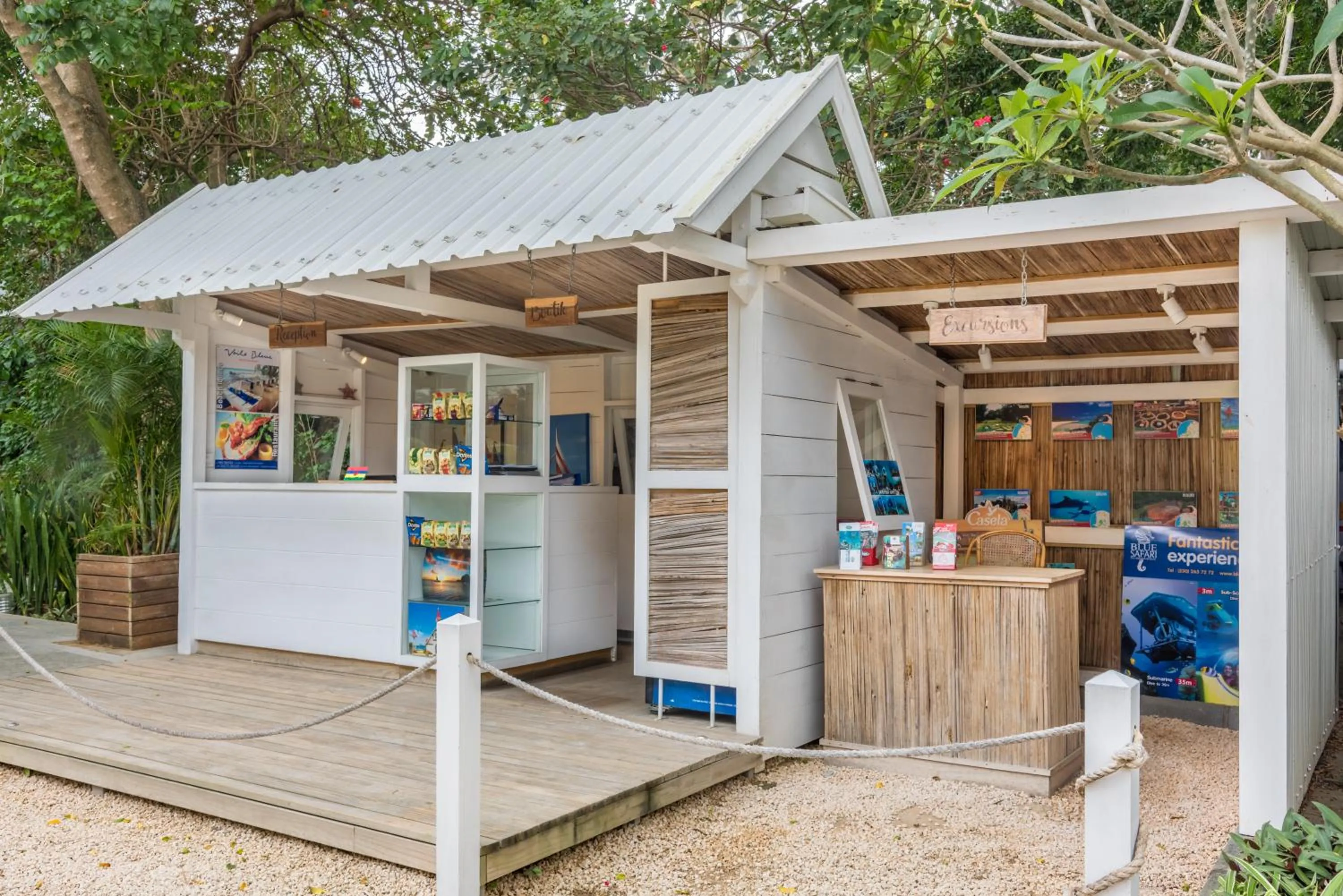 On-site shops in Mon Choisy Beach R.