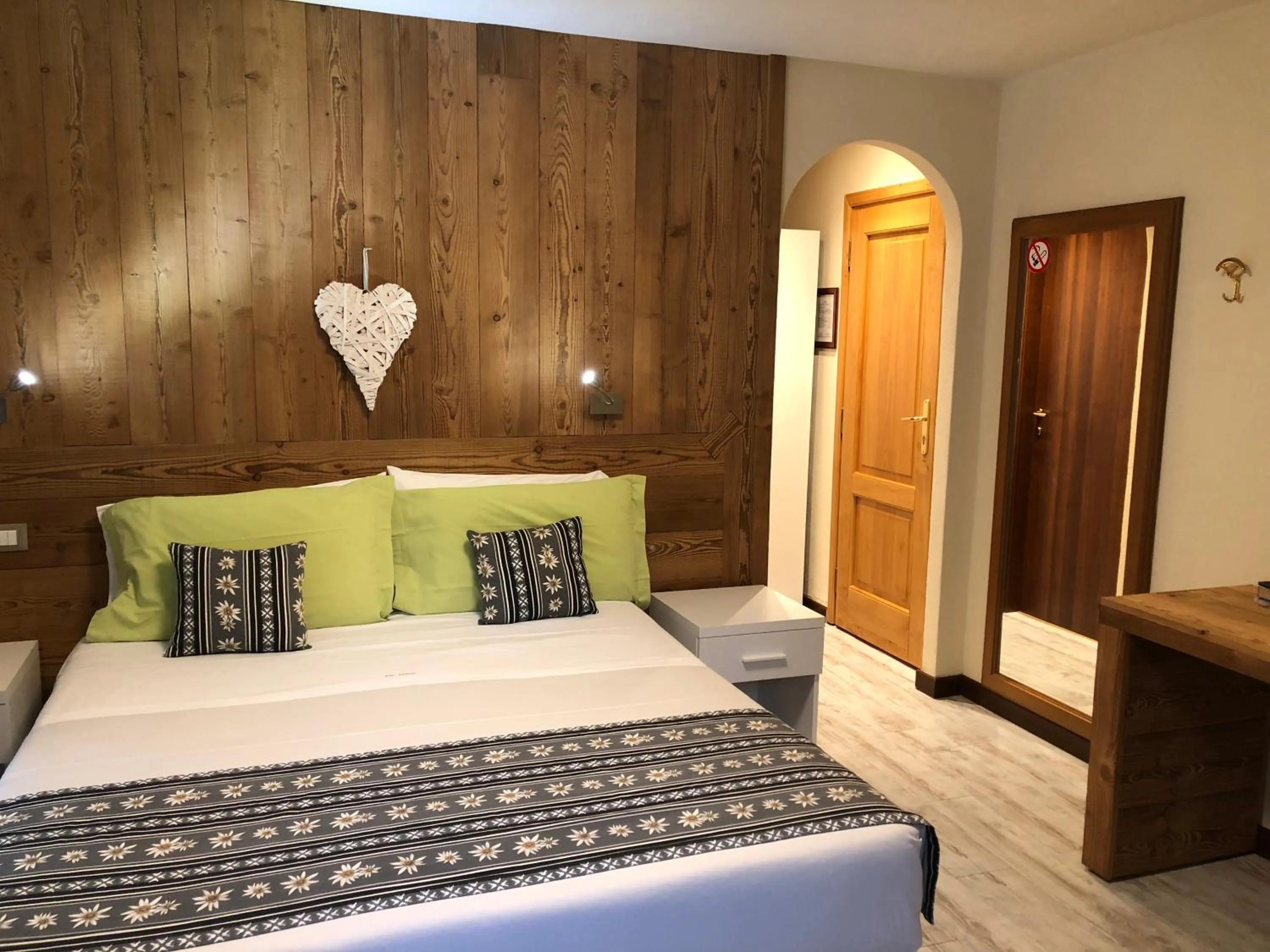 Bed in Hotel Edelweiss