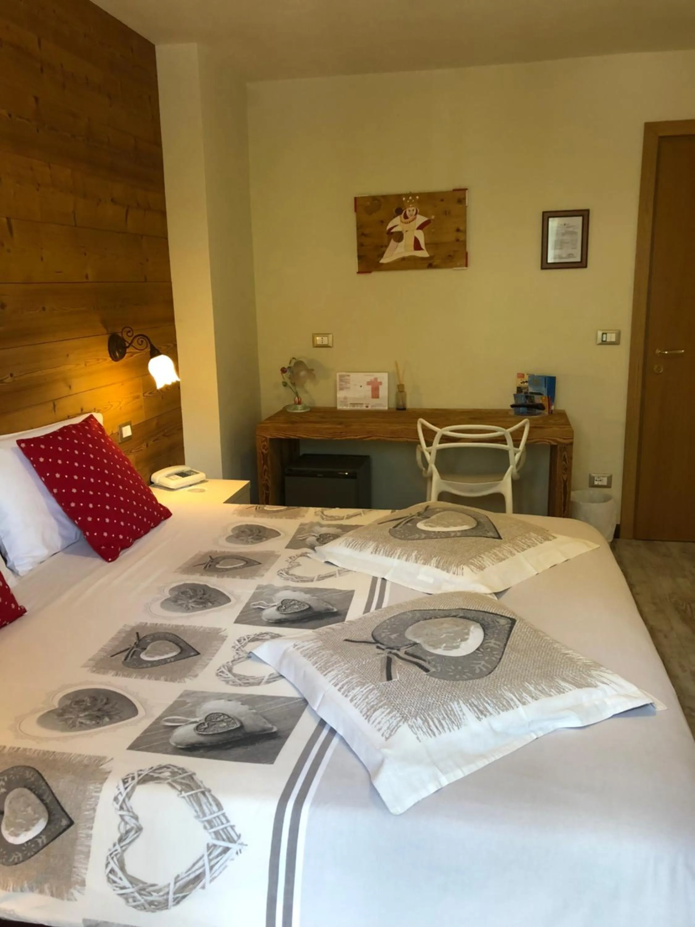 Bed in Hotel Edelweiss