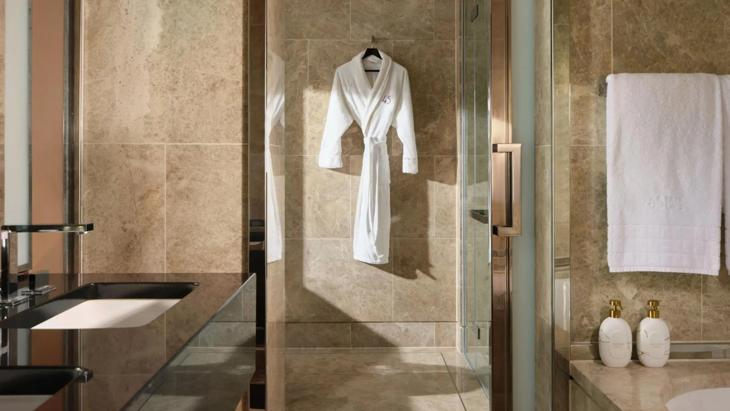 Curzon Balcony Suite in 45 Park Lane - Dorchester Collection Curzon Balcony Suite in 45 Park Lane - Dorchester Collection