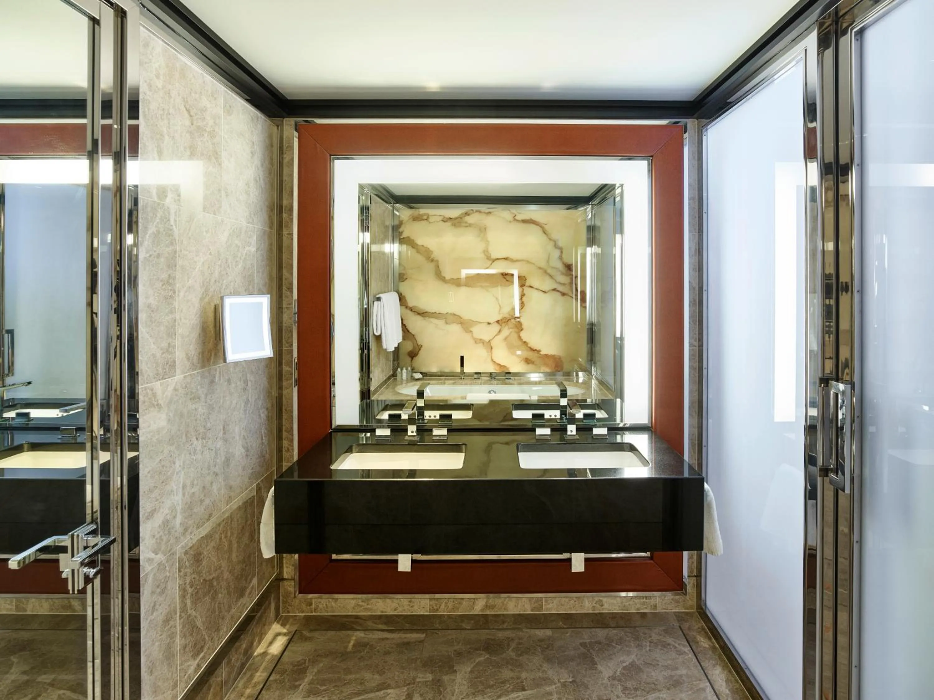 Shower in 45 Park Lane - Dorchester Collection