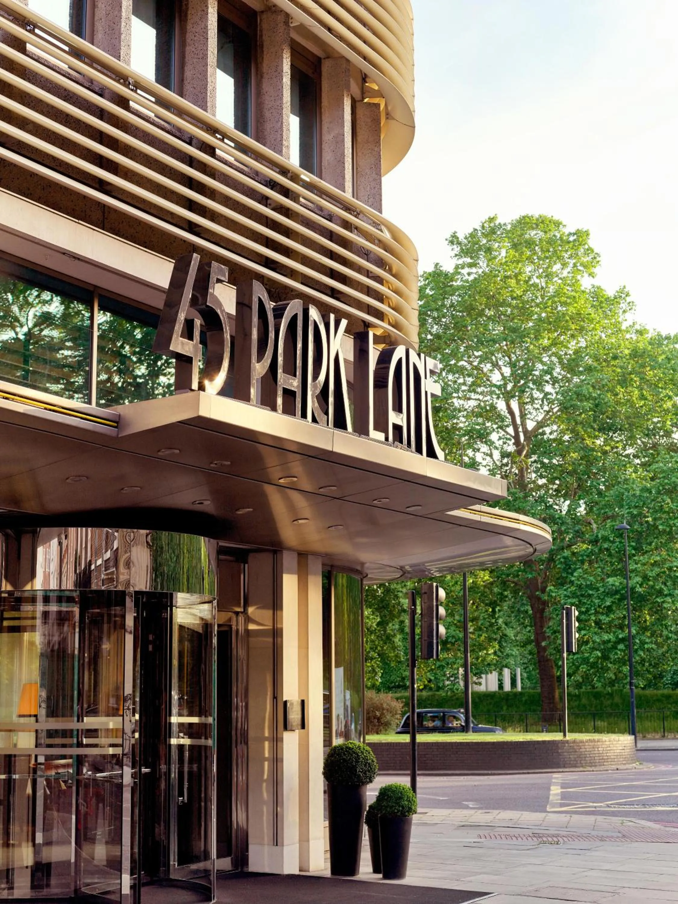 Property building in 45 Park Lane - Dorchester Collection