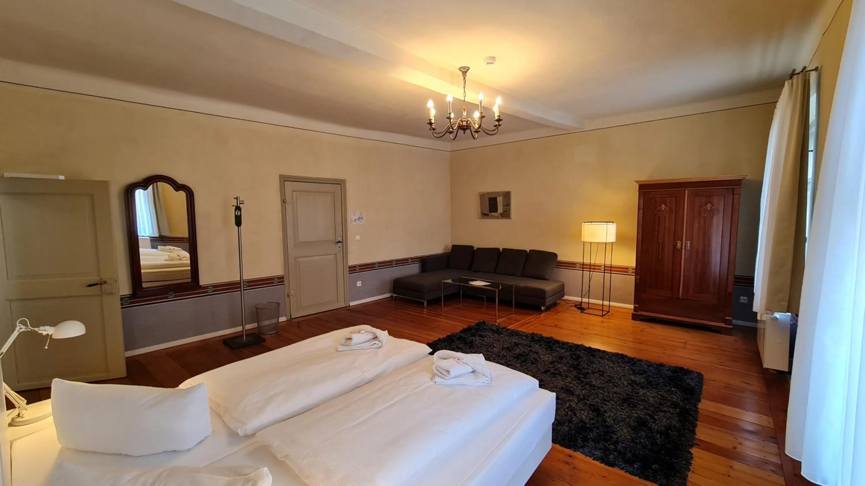 Photo of the whole room, Bed in Hotel Cranach-Herberge City Centre