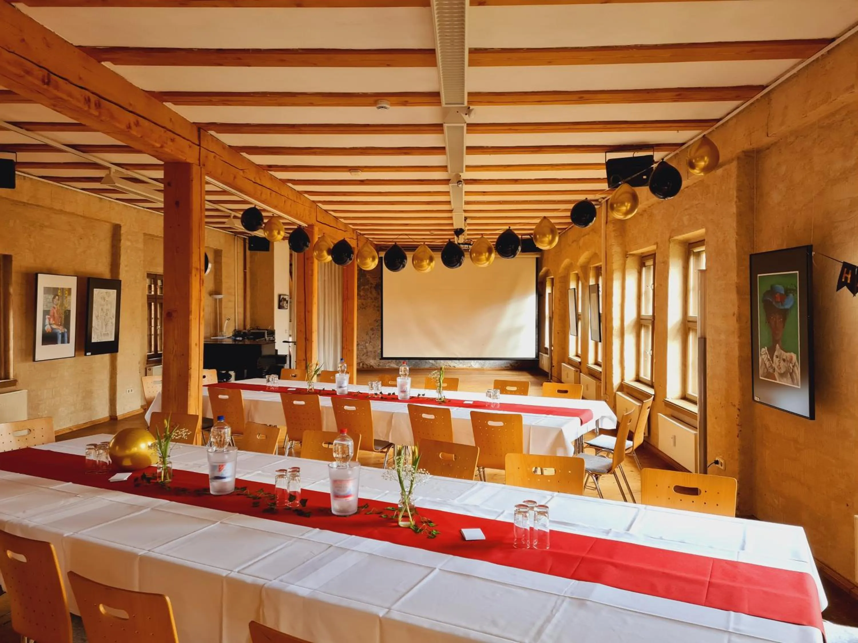 Evening entertainment in Hotel Cranach-Herberge City Centre