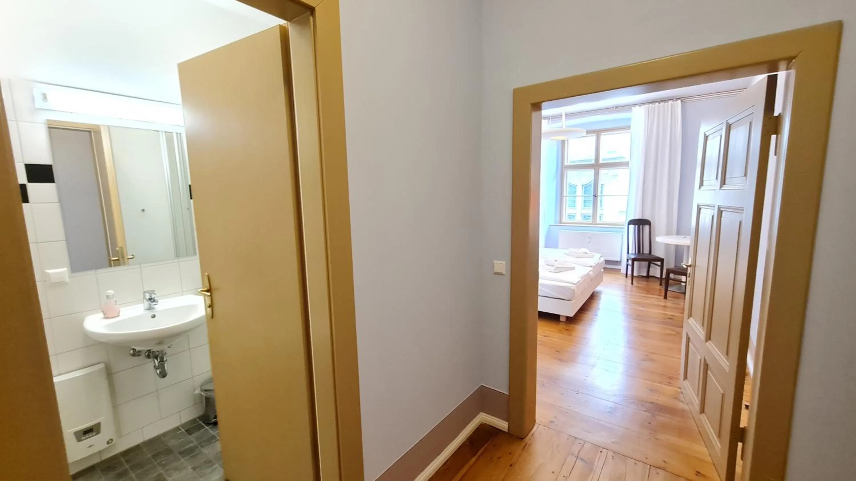 Staff, Bed in Hotel Cranach-Herberge City Centre