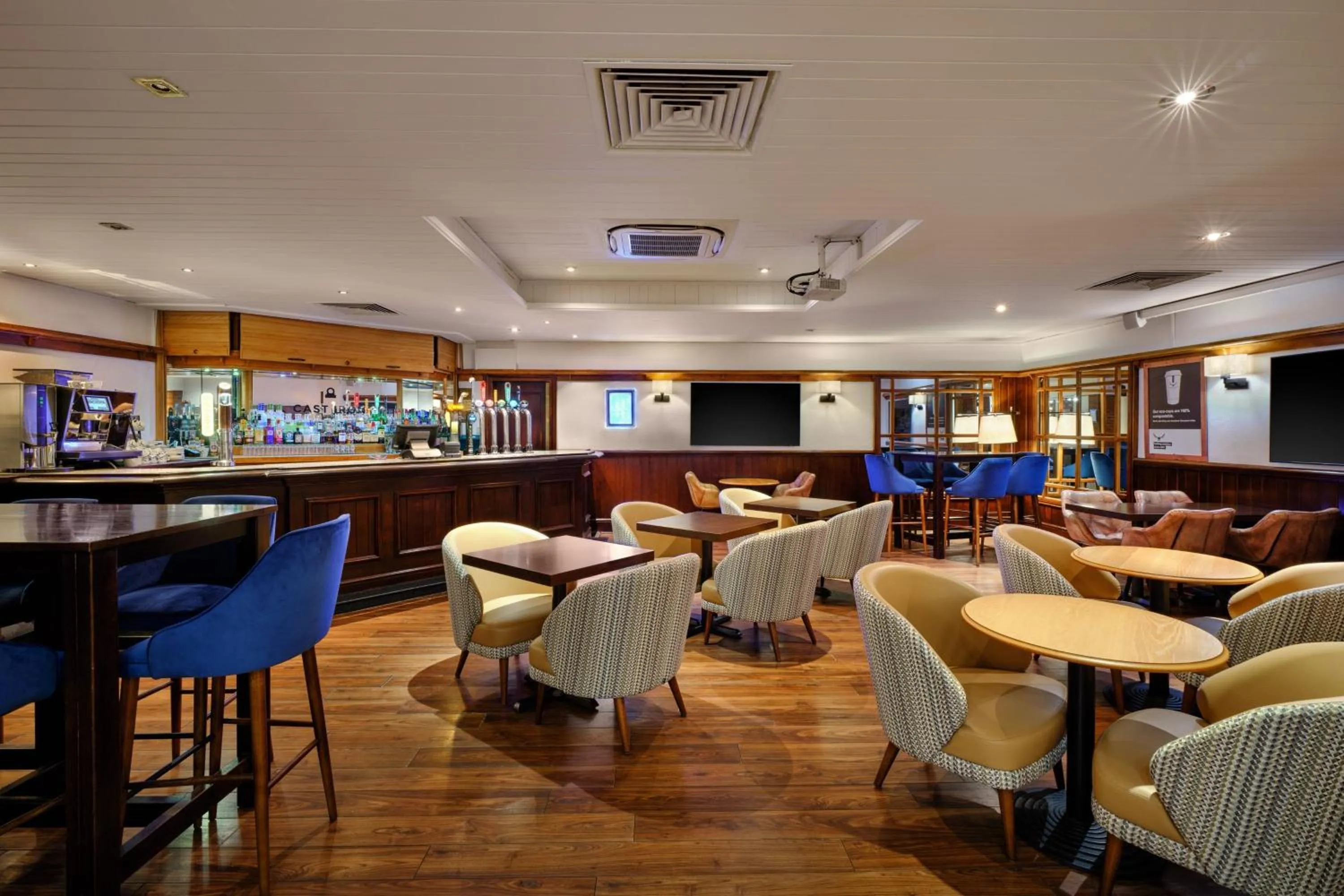 Lounge or bar in Delta Hotels by Marriott Swansea